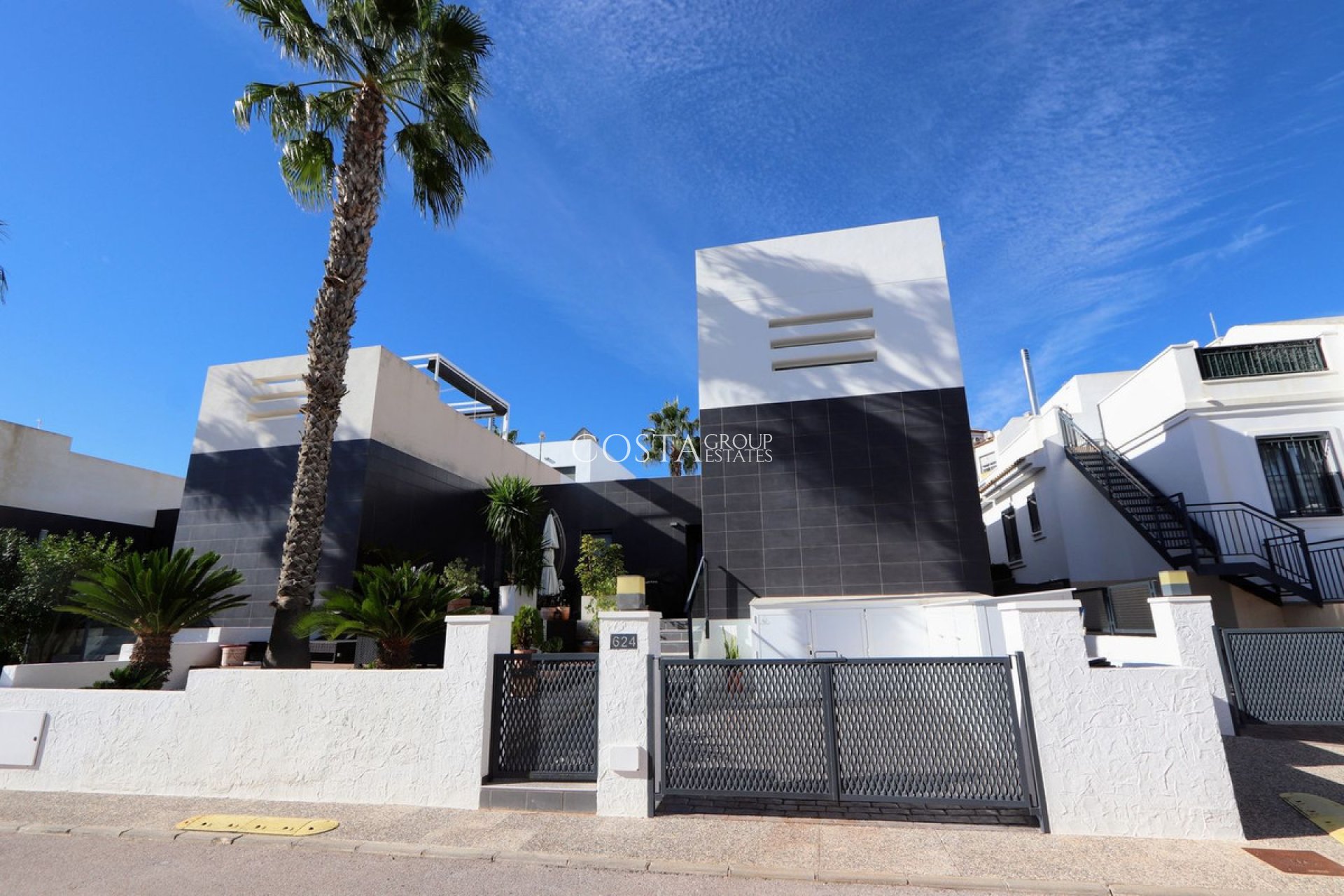 Herverkoop - Villa -
Orihuela - Villamartin