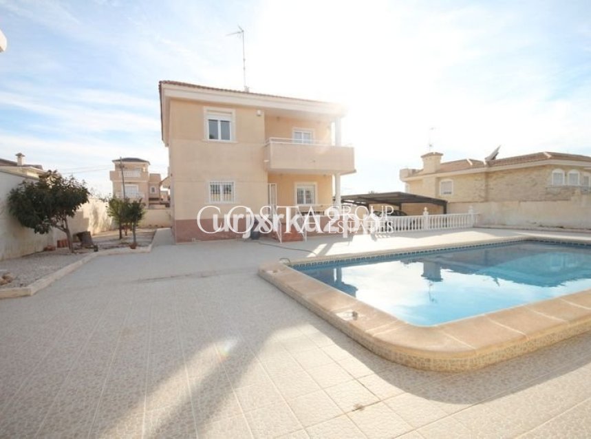 Herverkoop - Villa -
Torrevieja - Aguas Nuevas