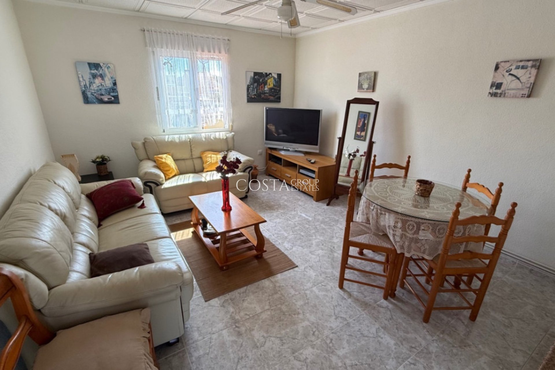 Herverkoop - Villa -
Torrevieja - Torrevieja Centro