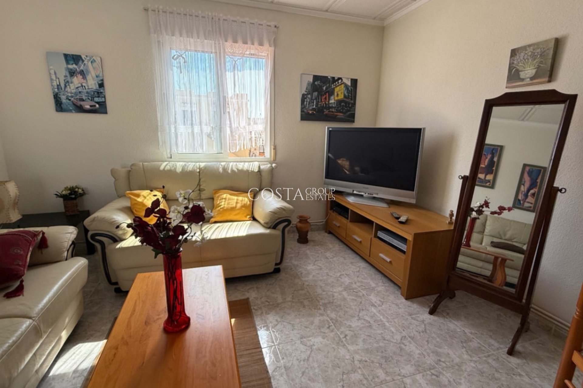 Herverkoop - Villa -
Torrevieja - Torrevieja Centro