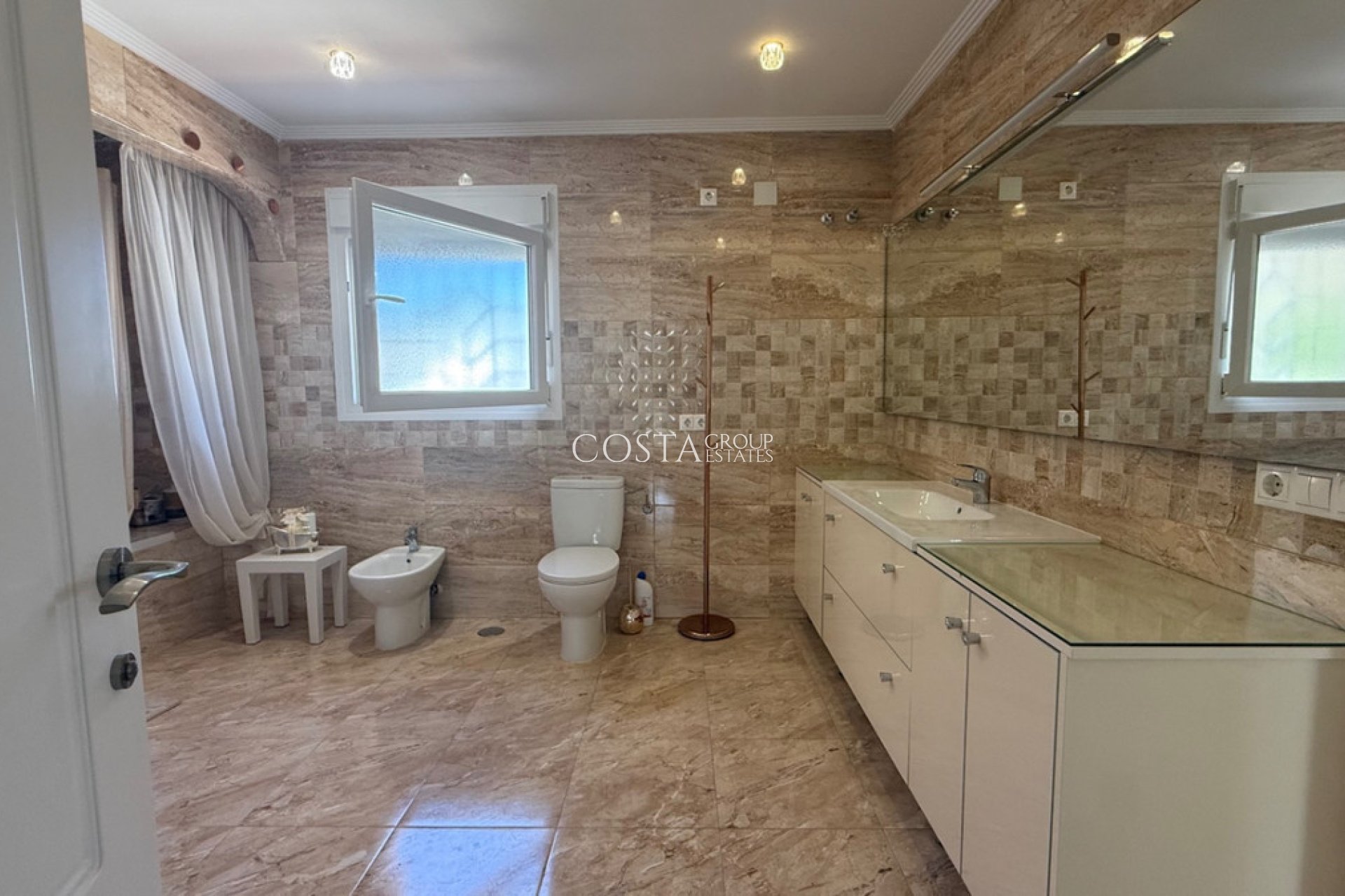 Herverkoop - Villa -
Torrevieja - Torrevieja Centro