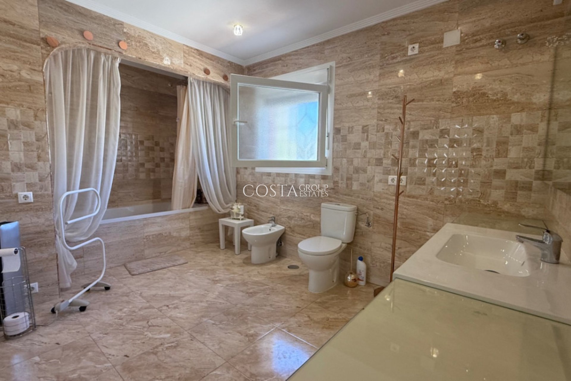 Herverkoop - Villa -
Torrevieja - Torrevieja Centro