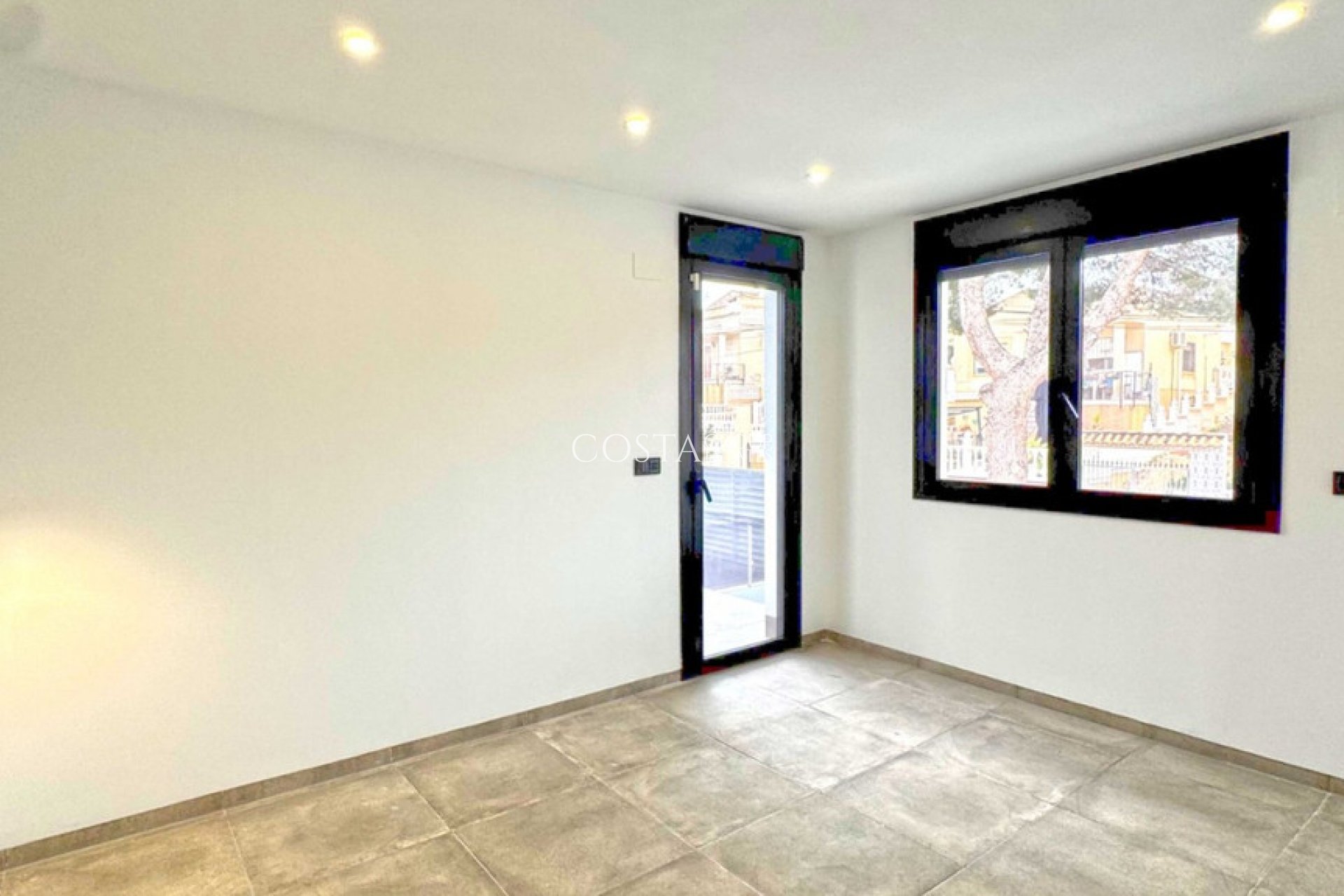 Herverkoop - Villa -
Torrevieja - Torrevieja Centro