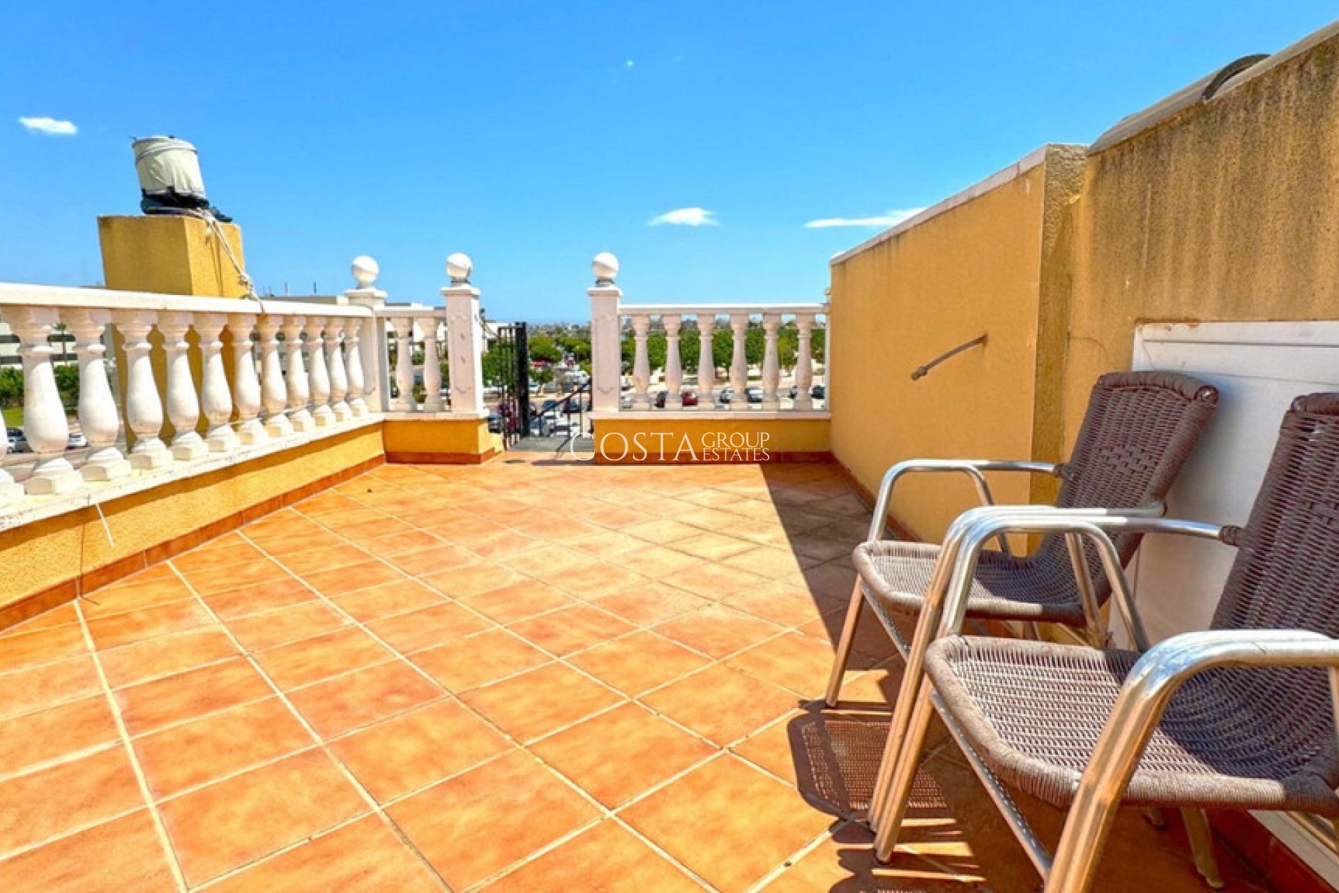 Herverkoop - Villa -
Torrevieja - Torrevieja Centro