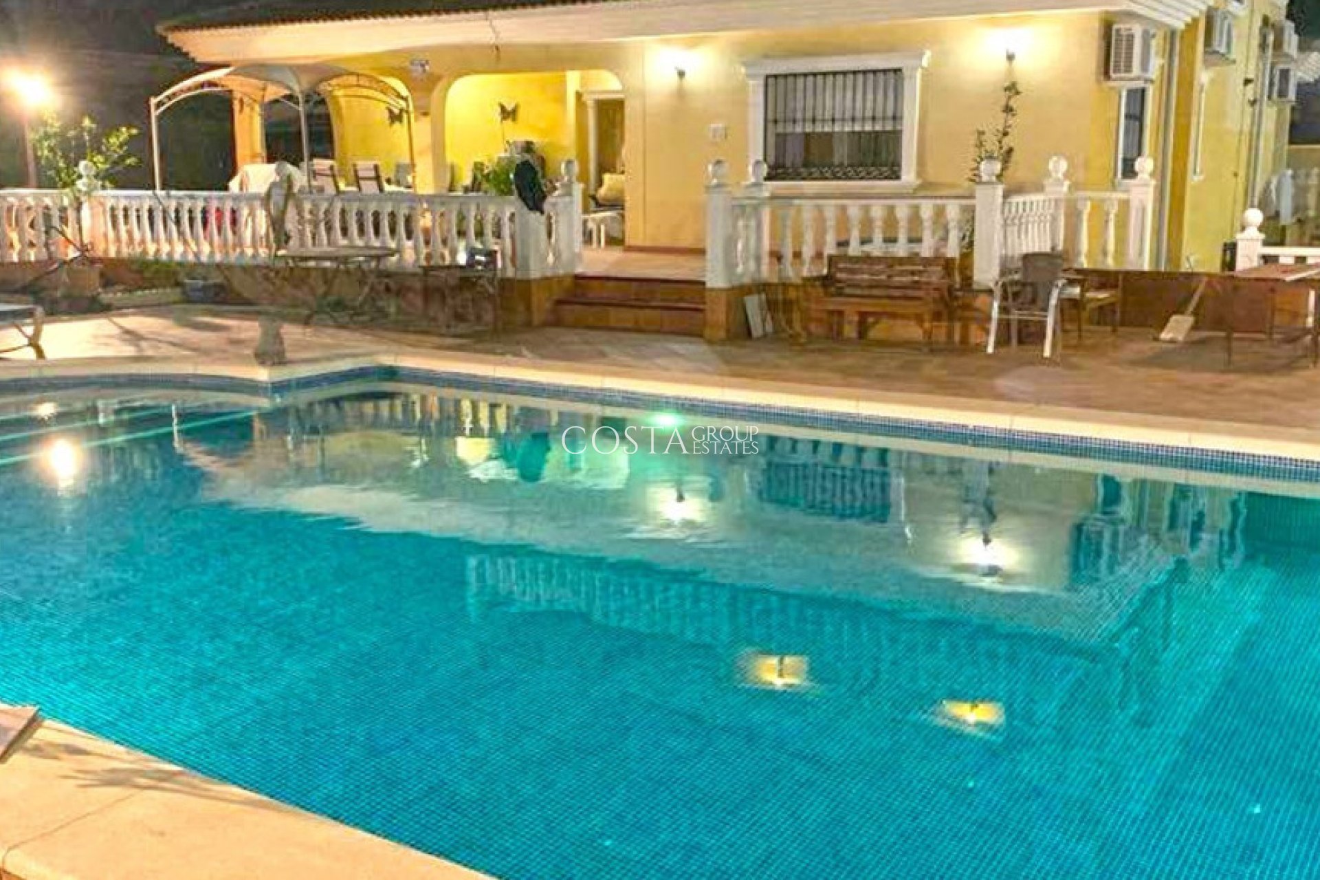 Herverkoop - Villa -
Torrevieja - Torrevieja Centro