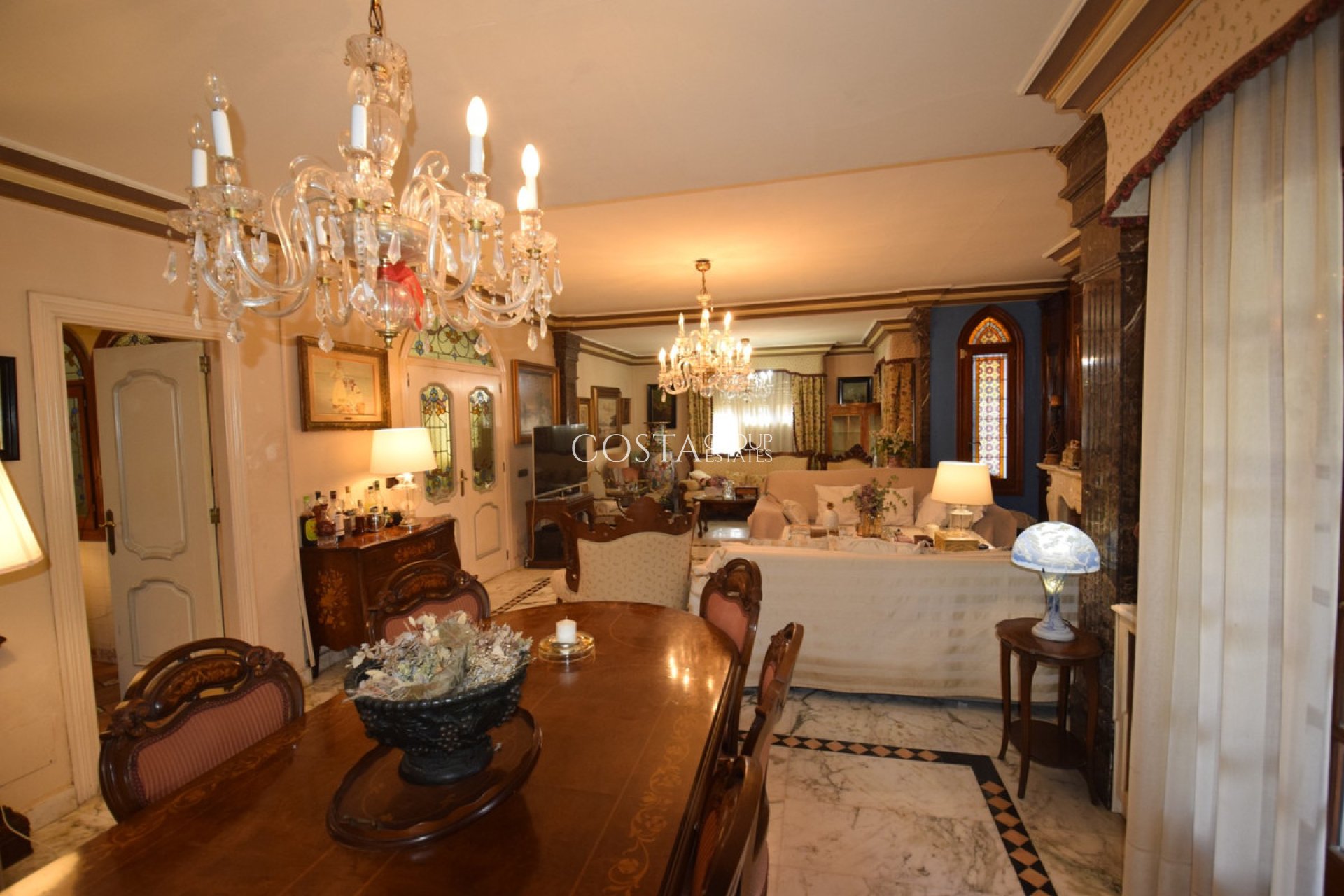 Herverkoop - Villa -
Torrevieja - Torrevieja Centro