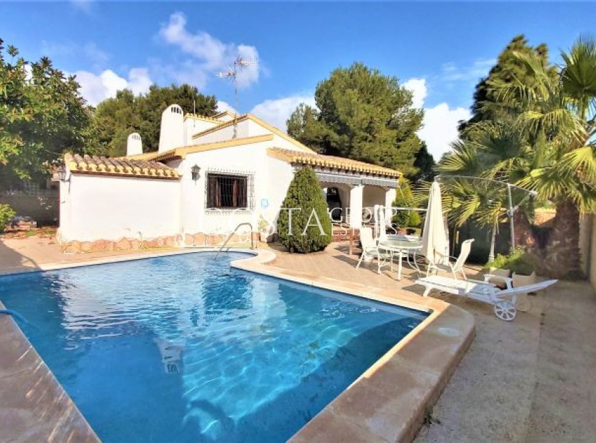 Herverkoop - Villa -
Torrevieja - Torrevieja Centro