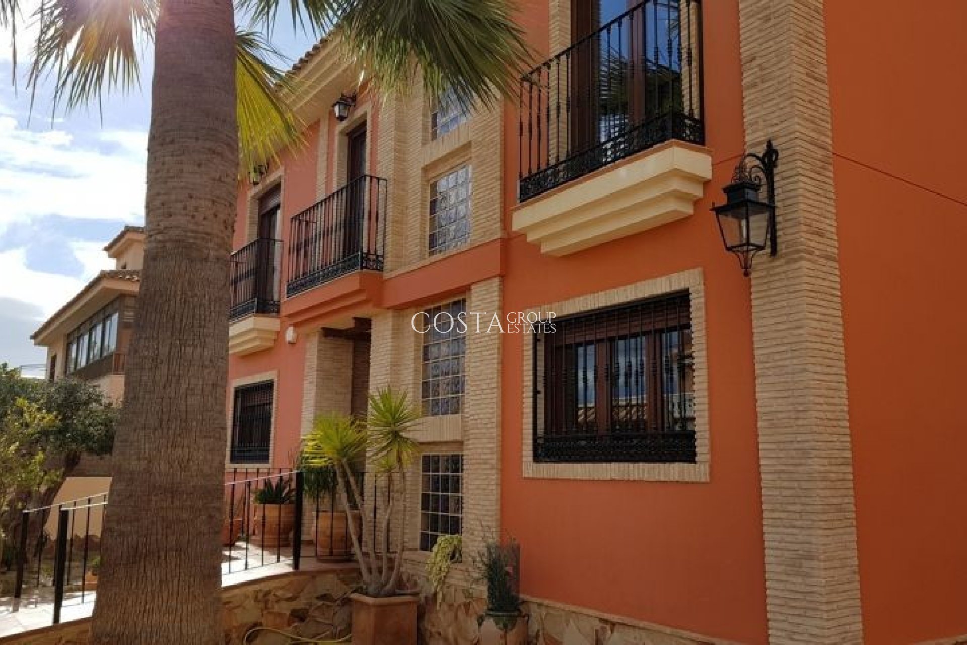 Herverkoop - Villa -
Torrevieja - Torrevieja Centro