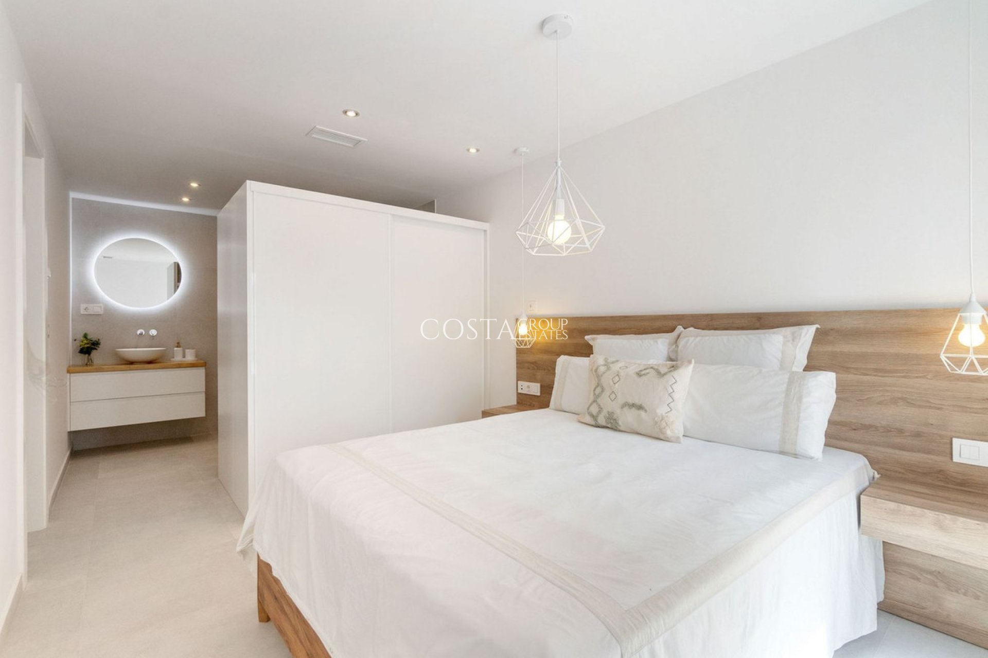 Herverkoop - Villa -
Torrevieja - Torrevieja Centro