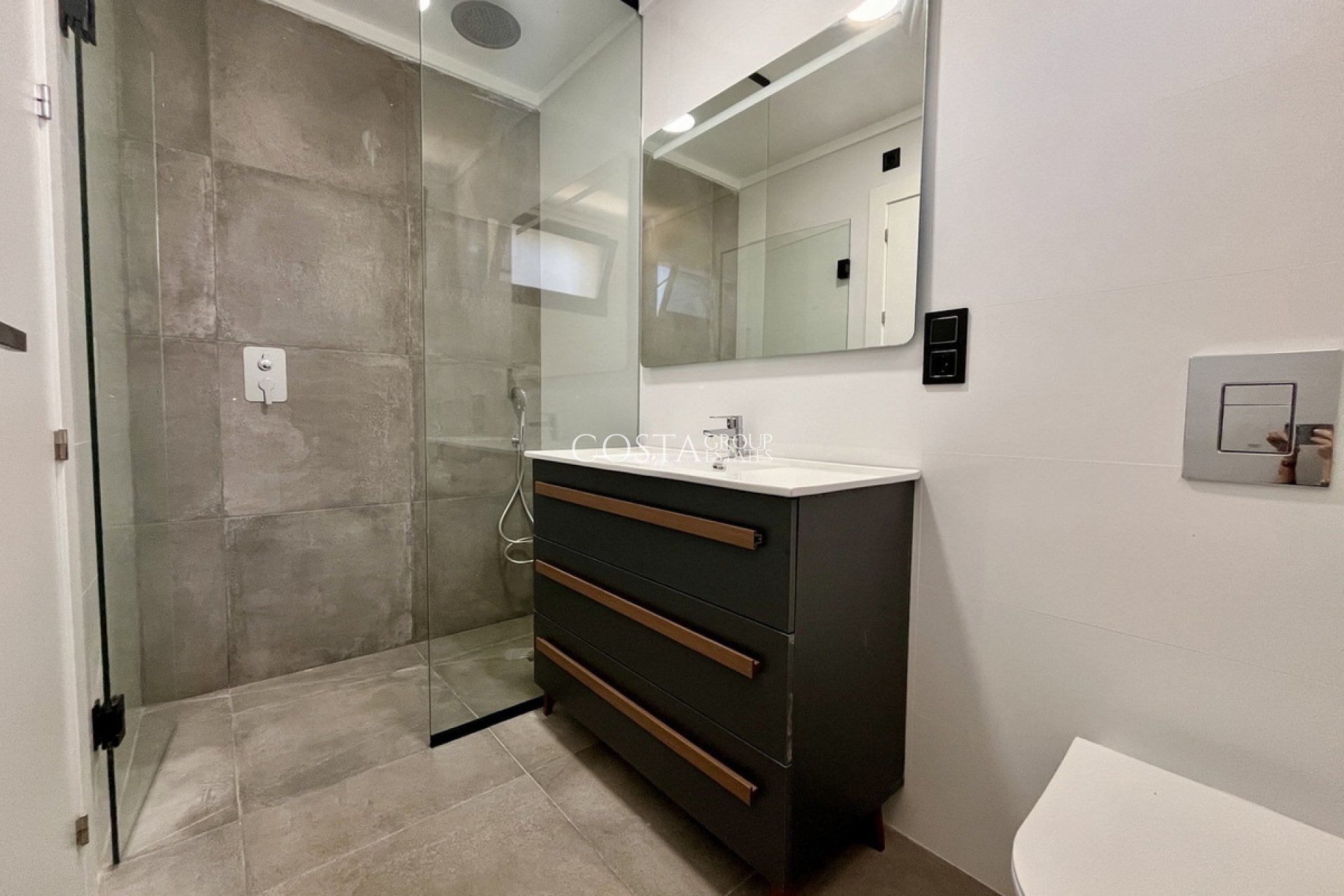 Herverkoop - Villa -
Torrevieja - Torrevieja Centro