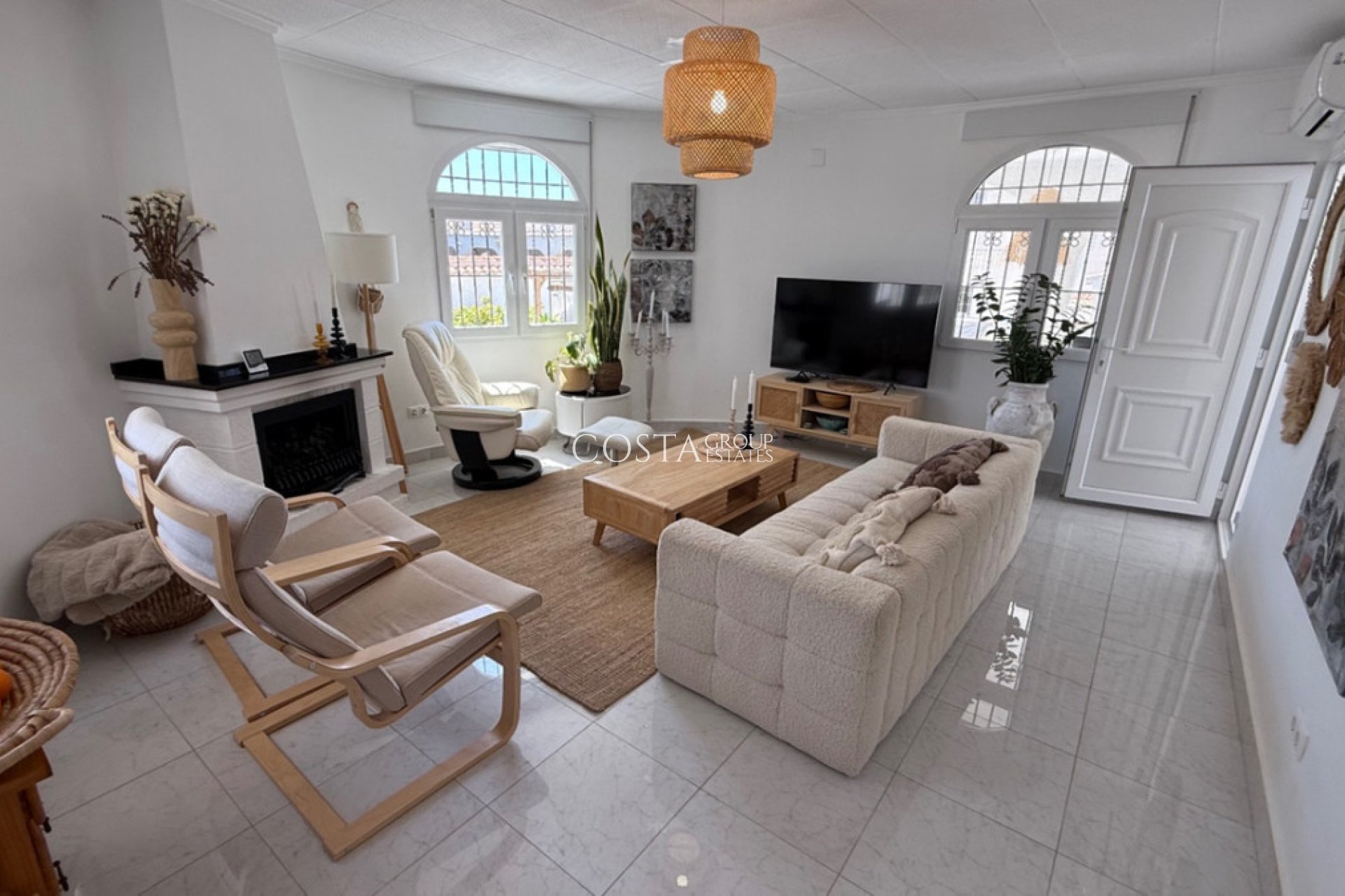 Herverkoop - Villa -
Torrevieja - Torrevieja Centro