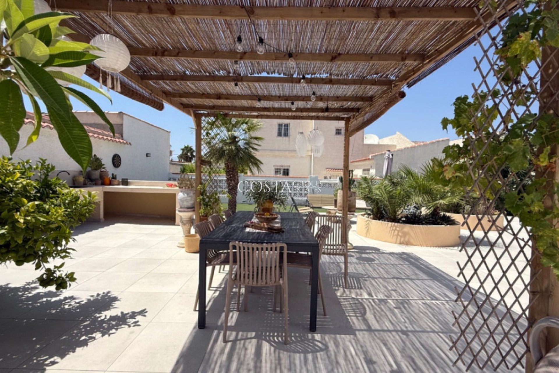 Herverkoop - Villa -
Torrevieja - Torrevieja Centro