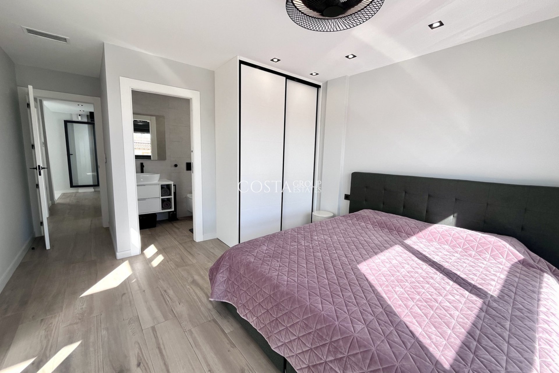 Herverkoop - Villa -
Torrevieja - Torrevieja Centro