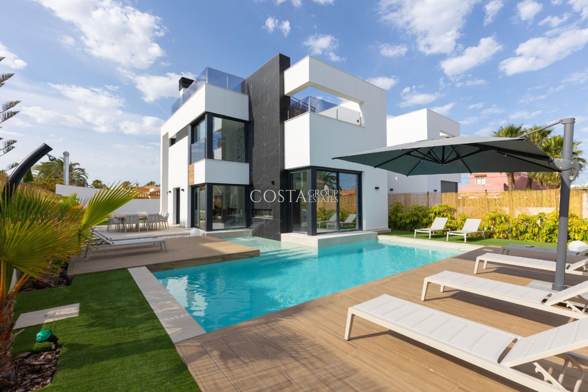 Herverkoop - Villa -
Torrevieja - Torrevieja Centro