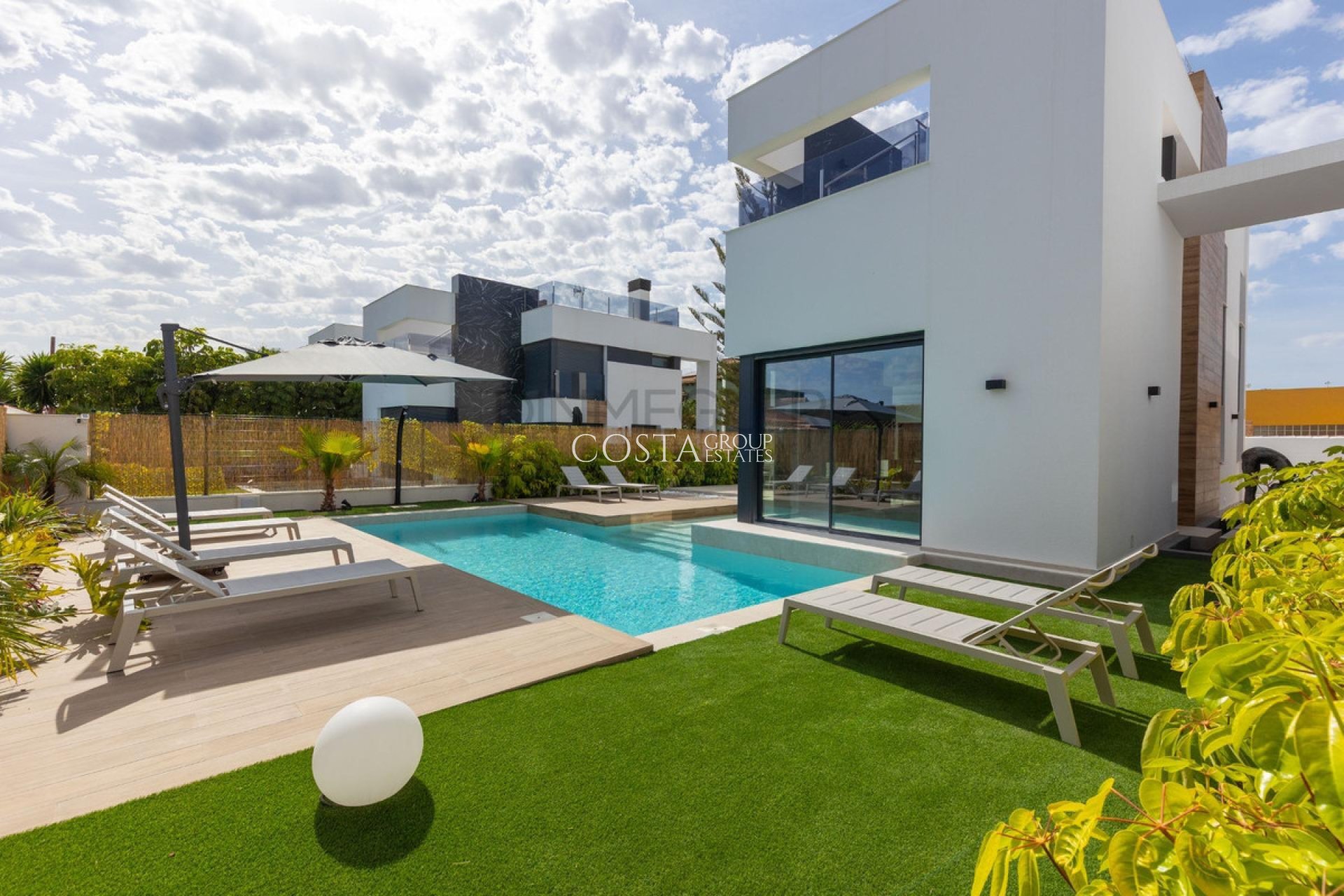 Herverkoop - Villa -
Torrevieja - Torrevieja Centro