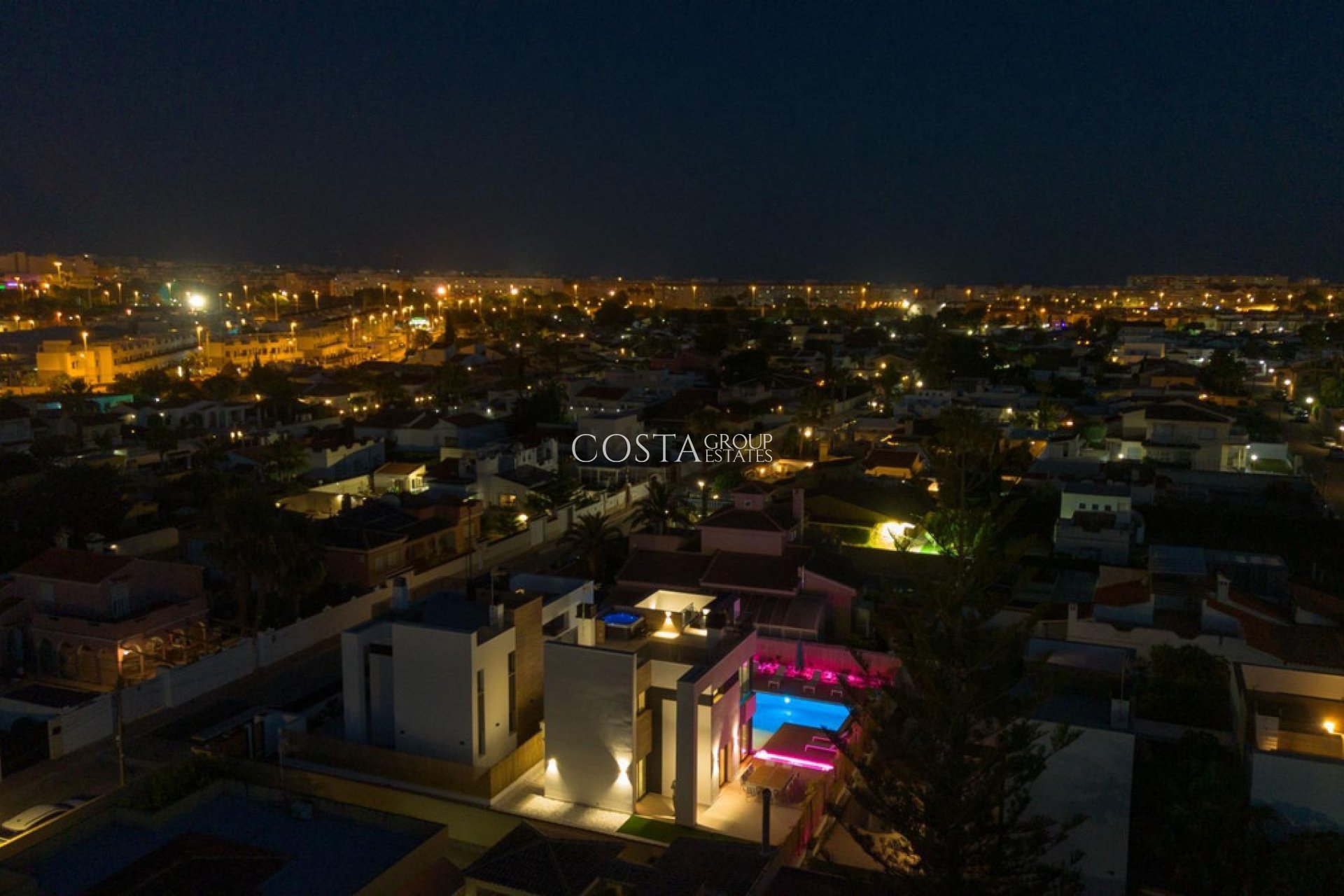 Herverkoop - Villa -
Torrevieja - Torrevieja Centro