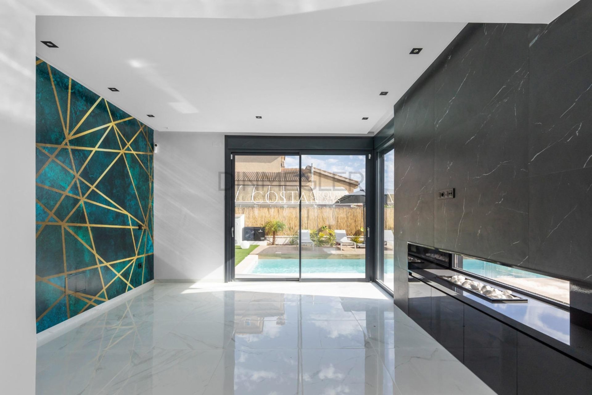 Herverkoop - Villa -
Torrevieja - Torrevieja Centro