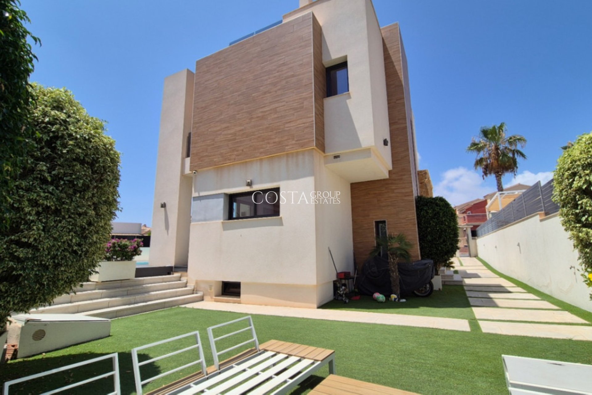 Herverkoop - Villa -
Torrevieja - Torrevieja Centro