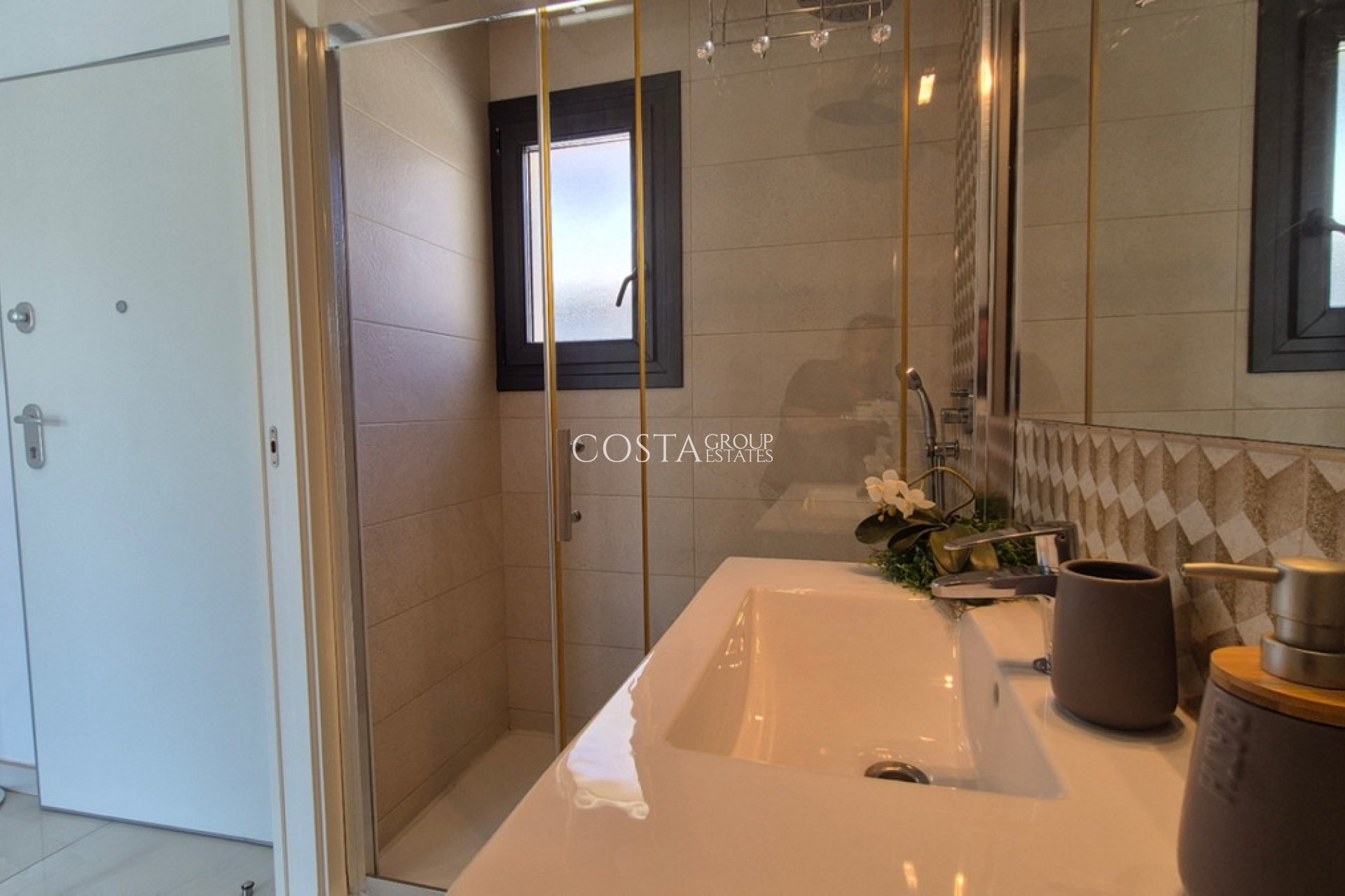 Herverkoop - Villa -
Torrevieja - Torrevieja Centro