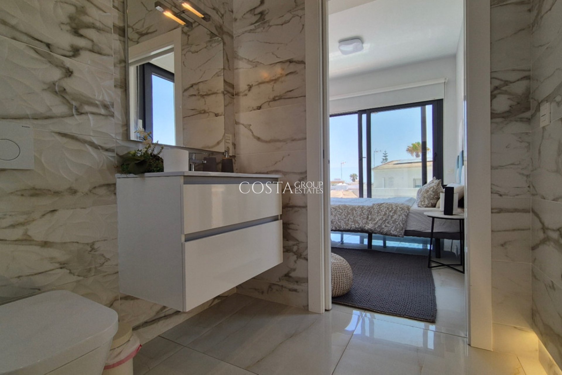 Herverkoop - Villa -
Torrevieja - Torrevieja Centro