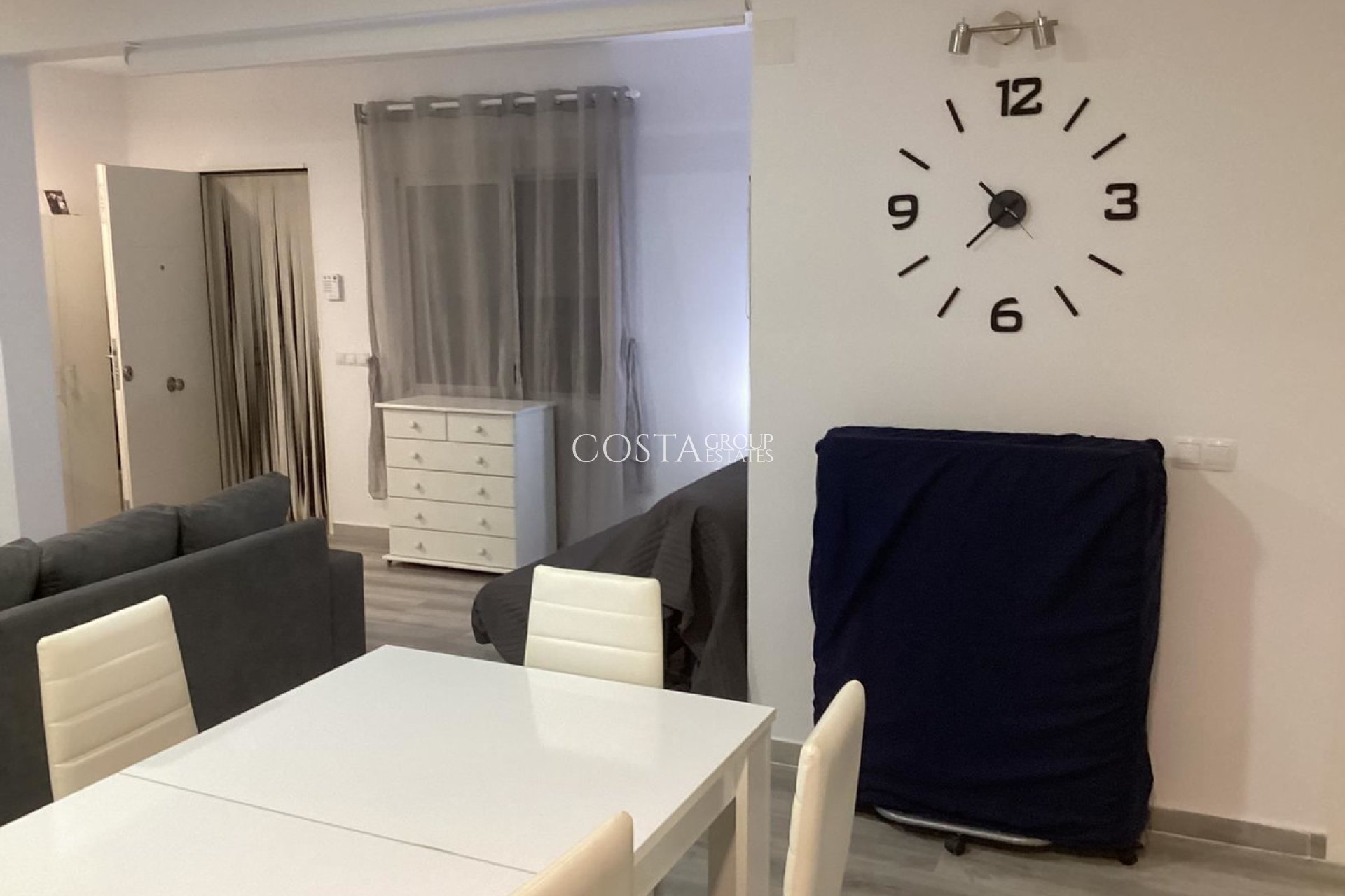 Herverkoop - Villa -
Torrevieja - Torrevieja Centro