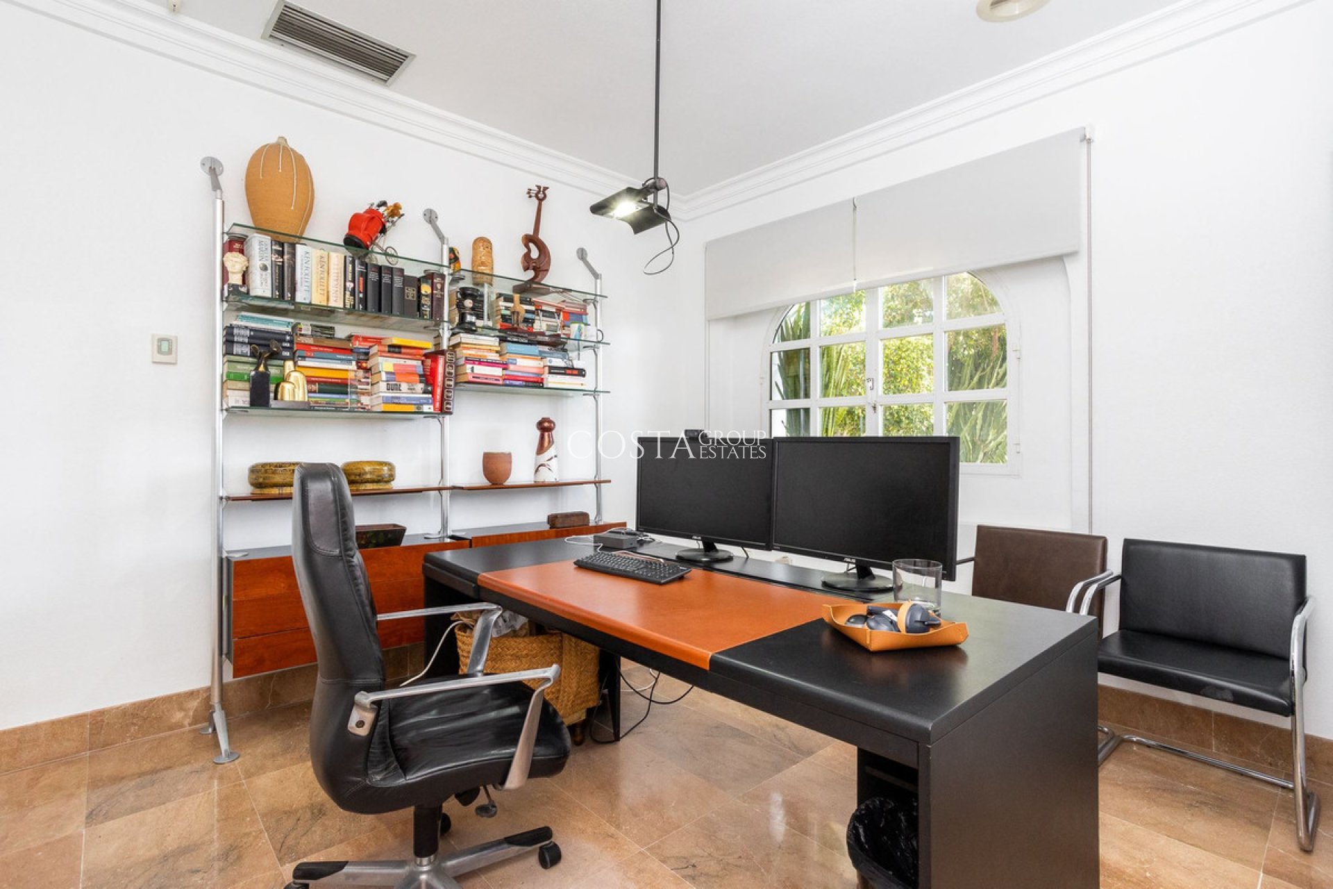 Herverkoop - Villa -
Torrevieja - Torrevieja Centro