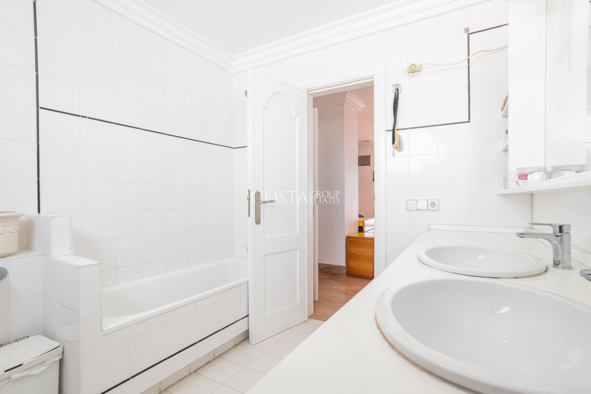 Herverkoop - Villa -
Torrevieja - Torrevieja Centro