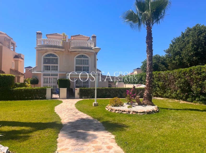 Herverkoop - Villa -
Urbanización El Raso