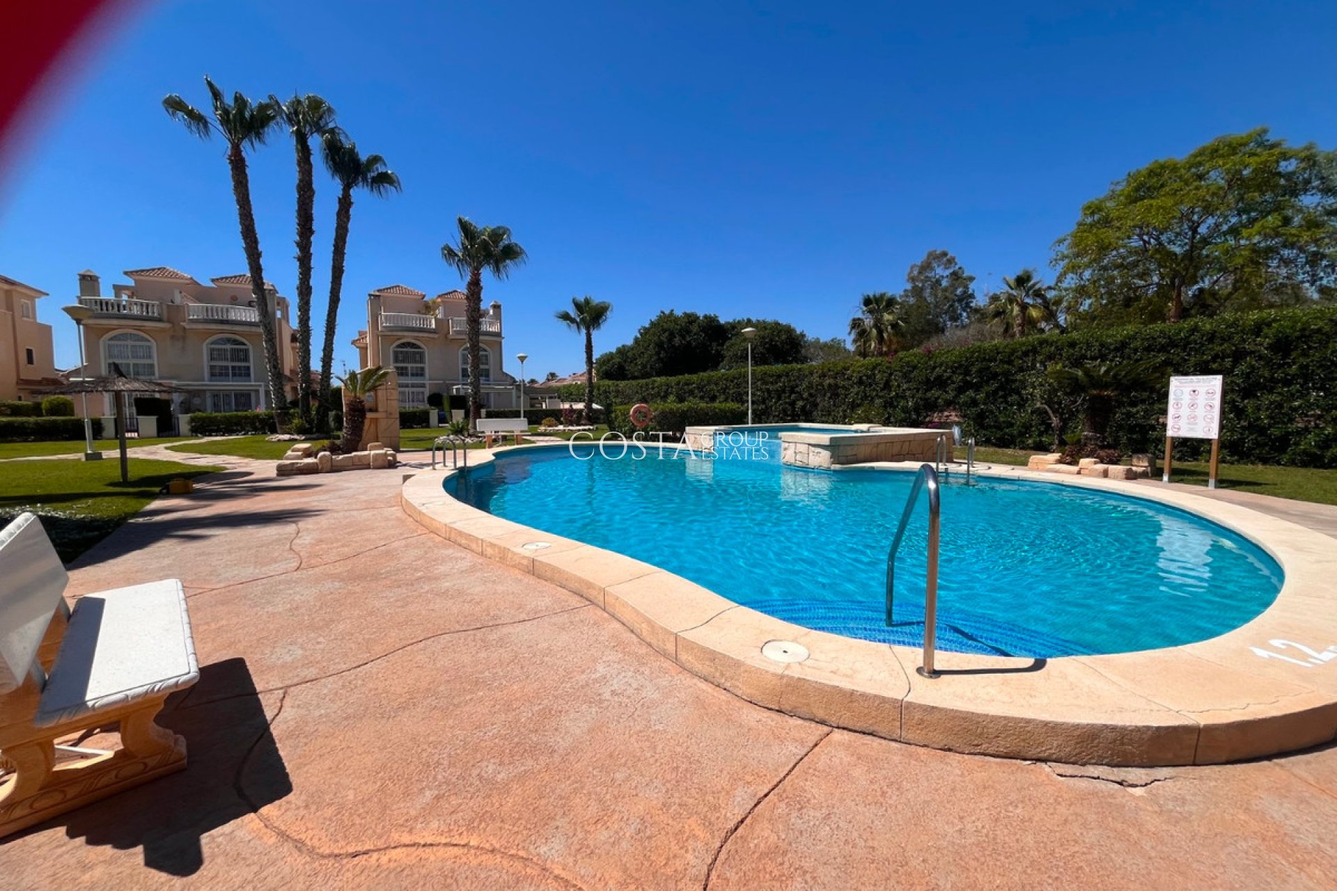 Herverkoop - Villa -
Urbanización El Raso