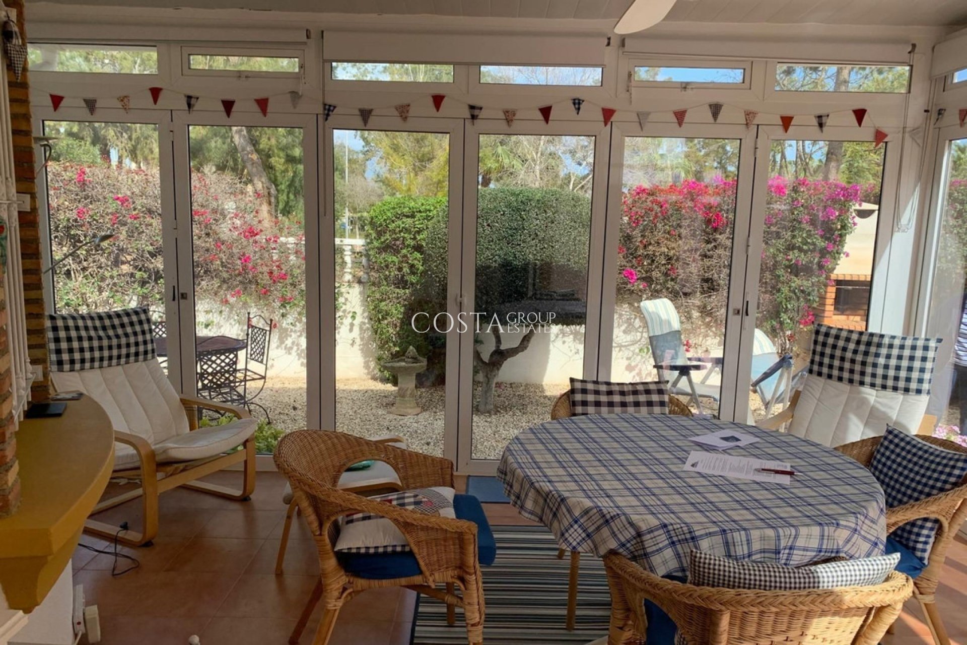 Herverkoop - Villa -
Urbanización El Raso