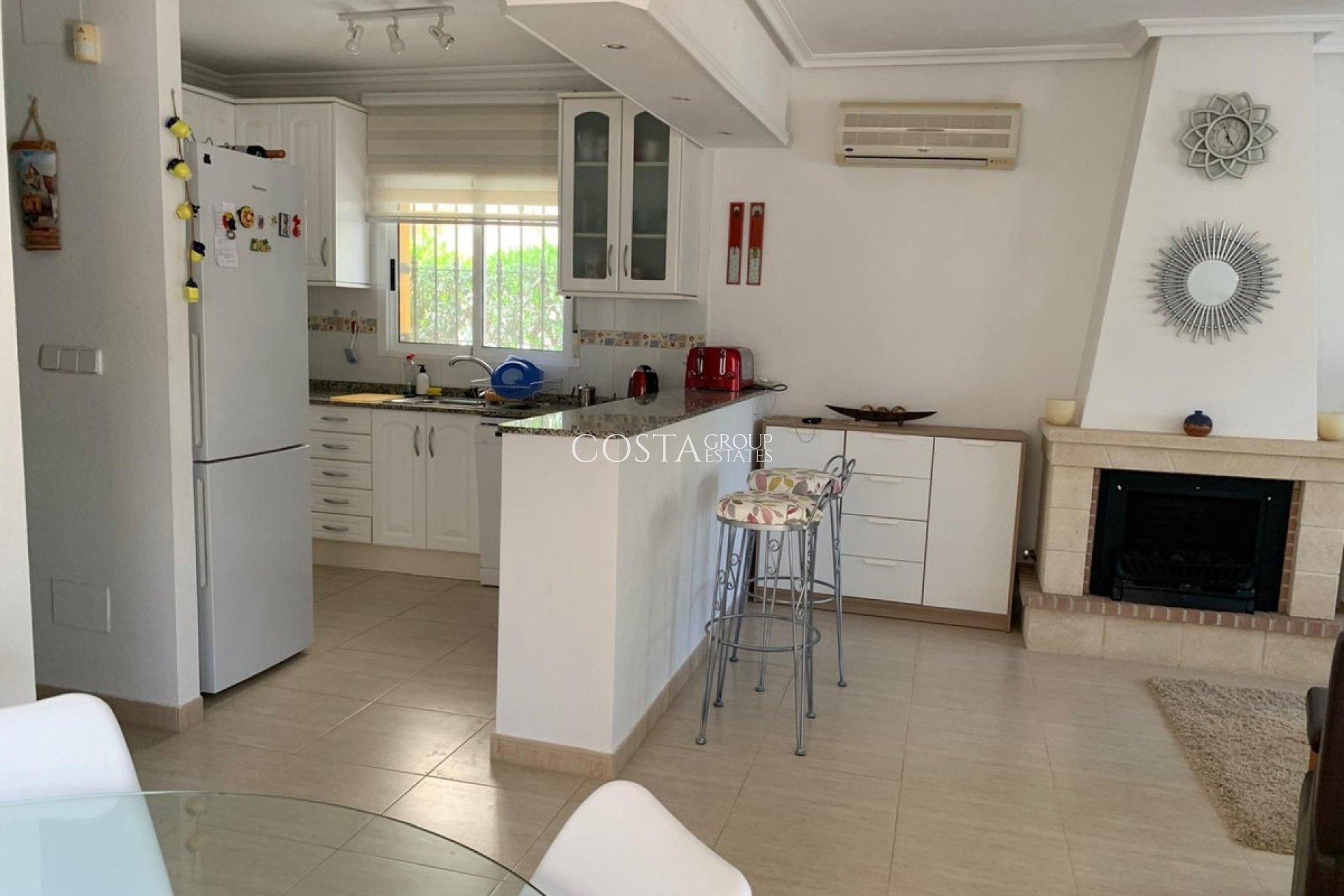 Herverkoop - Villa -
Urbanización El Raso