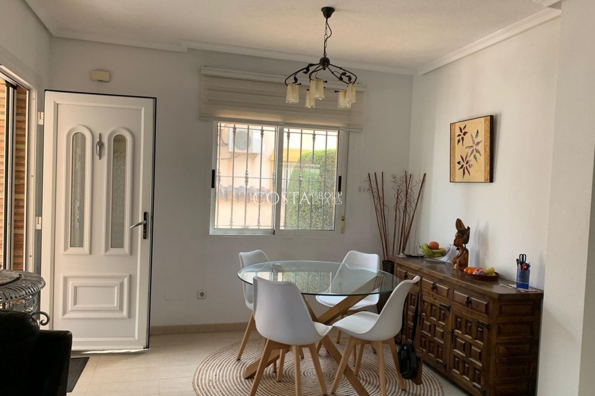 Herverkoop - Villa -
Urbanización El Raso