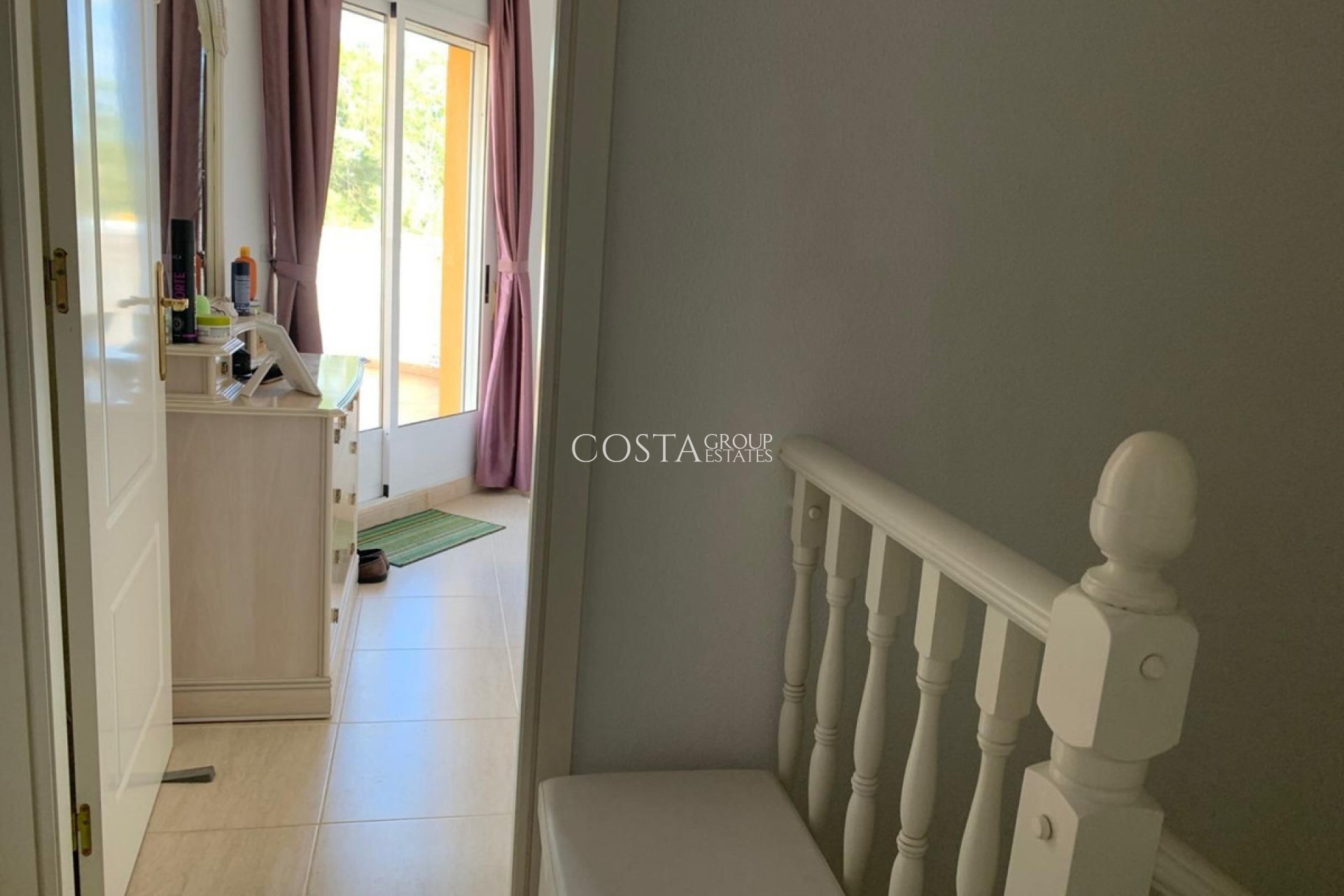 Herverkoop - Villa -
Urbanización El Raso