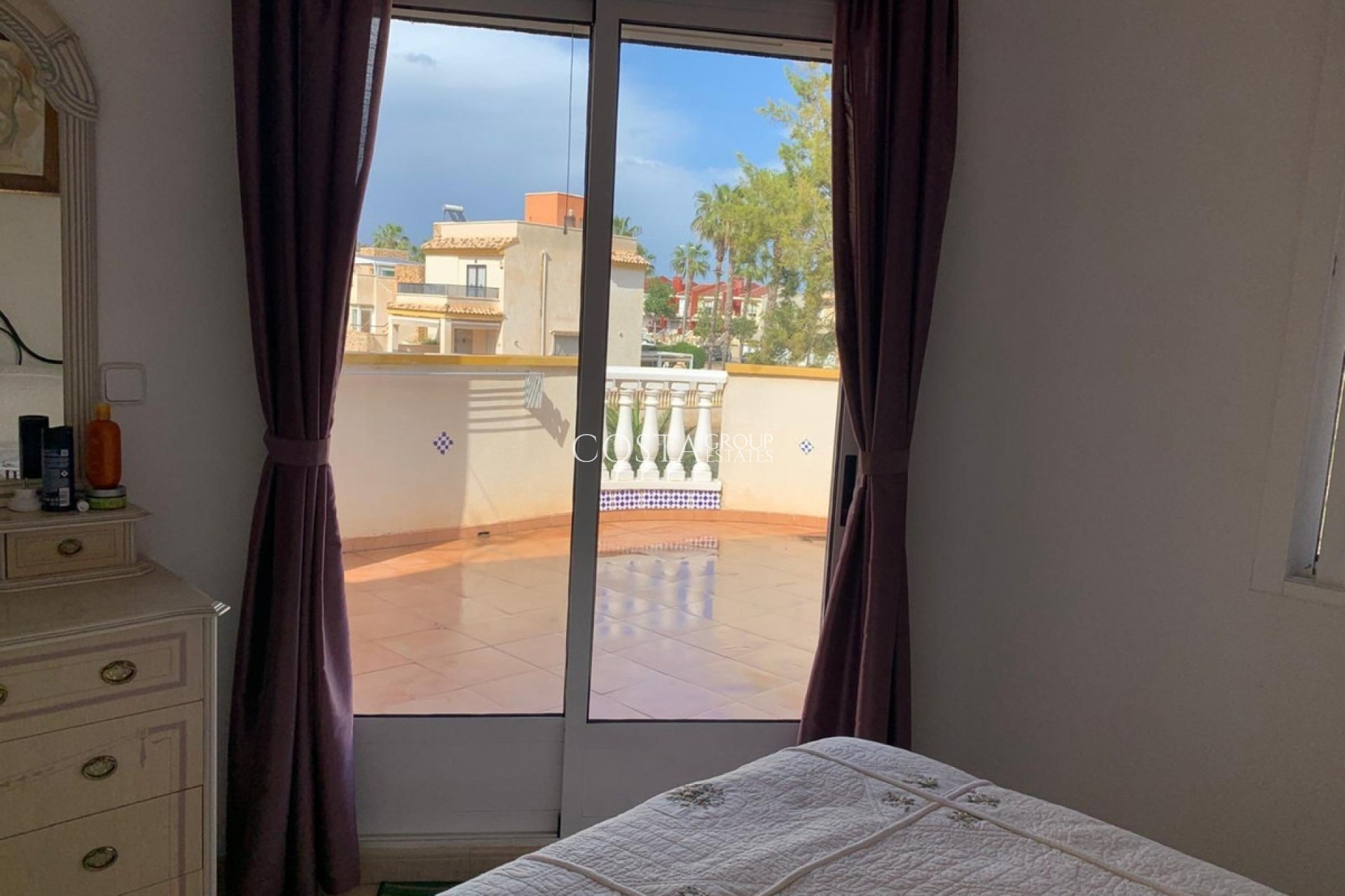 Herverkoop - Villa -
Urbanización El Raso