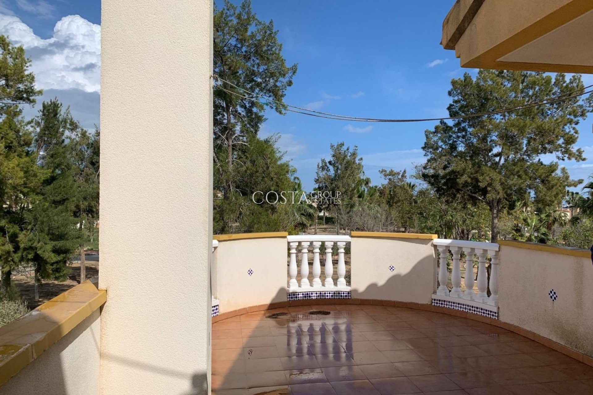 Herverkoop - Villa -
Urbanización El Raso