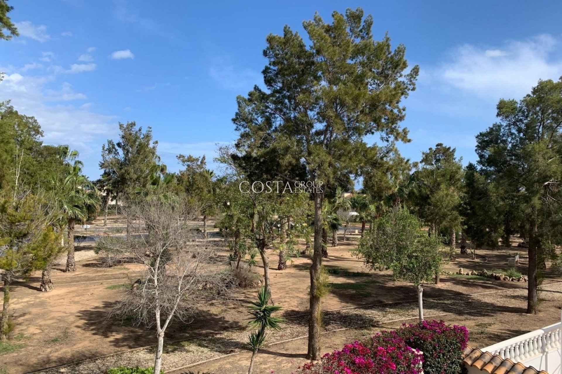 Herverkoop - Villa -
Urbanización El Raso