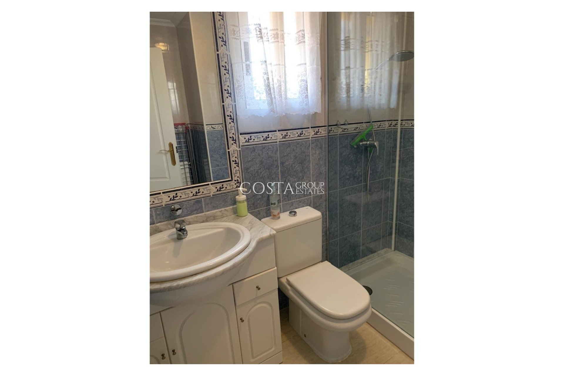 Herverkoop - Villa -
Urbanización El Raso