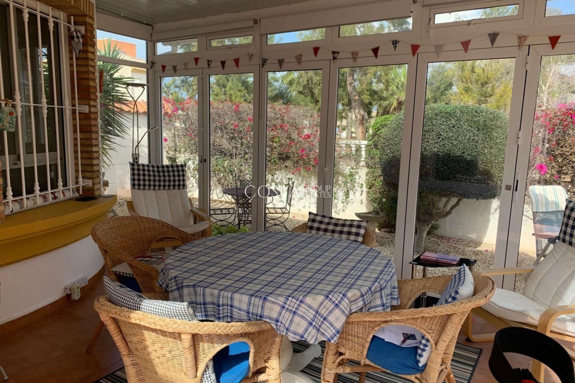 Herverkoop - Villa -
Urbanización El Raso