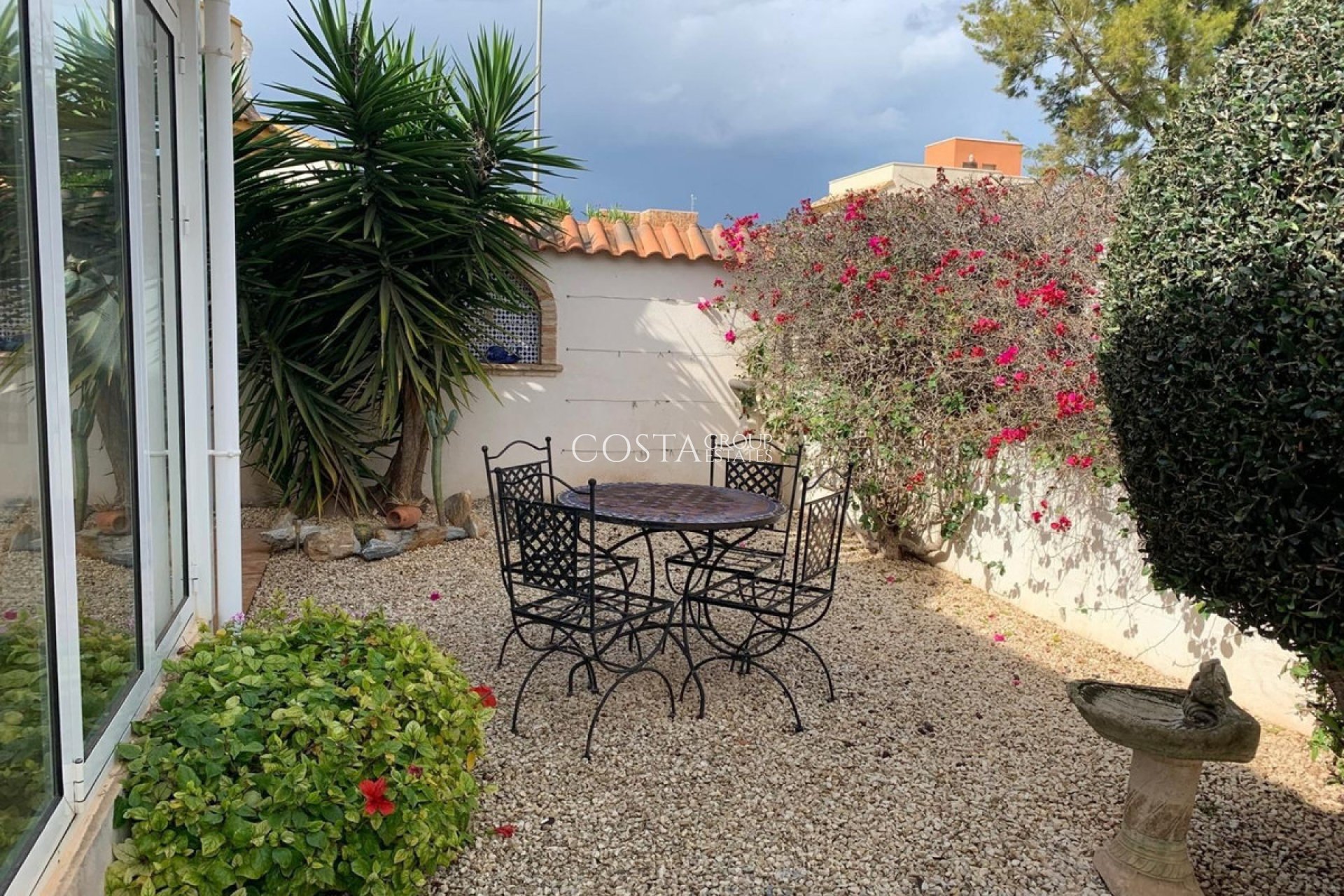 Herverkoop - Villa -
Urbanización El Raso