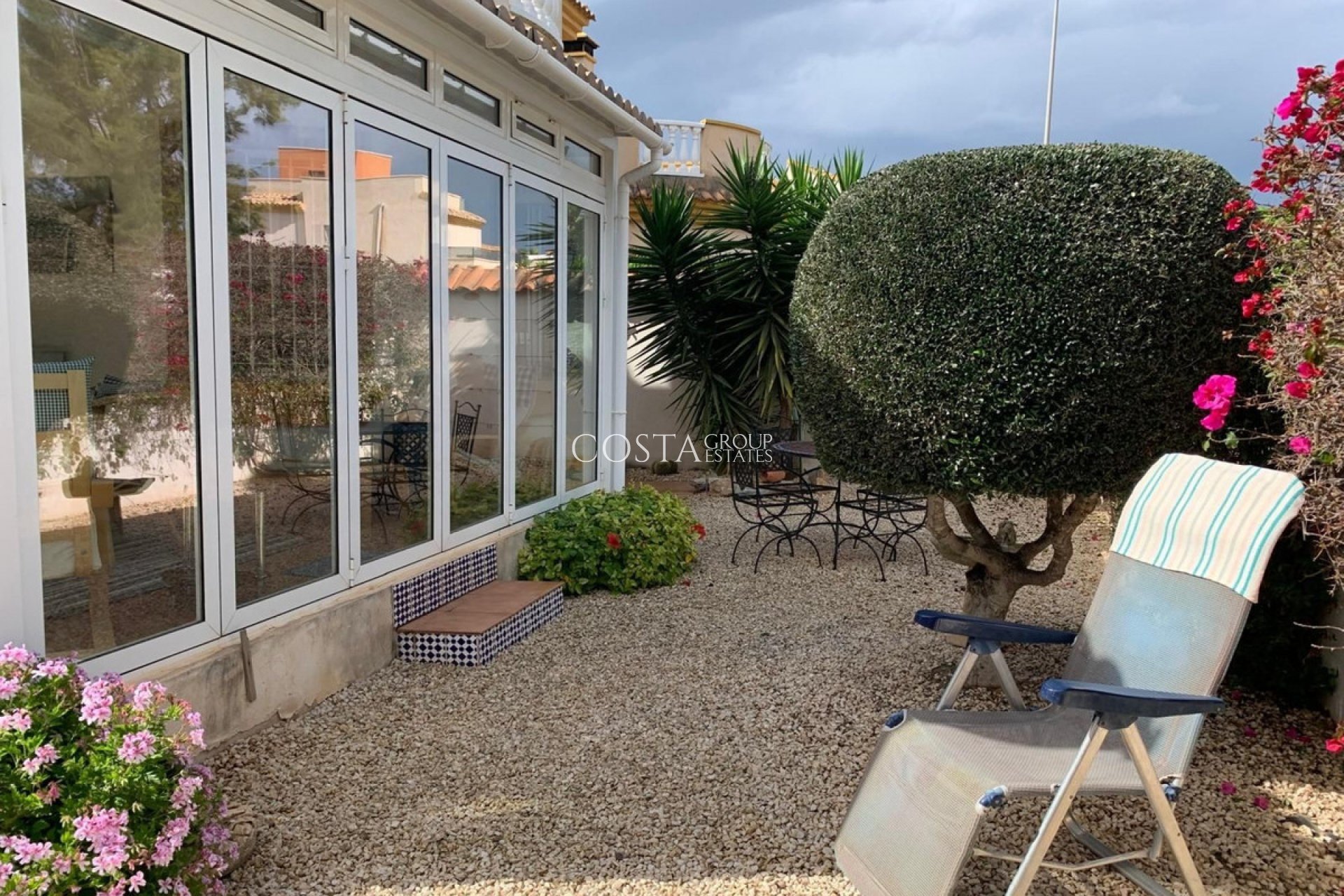 Herverkoop - Villa -
Urbanización El Raso