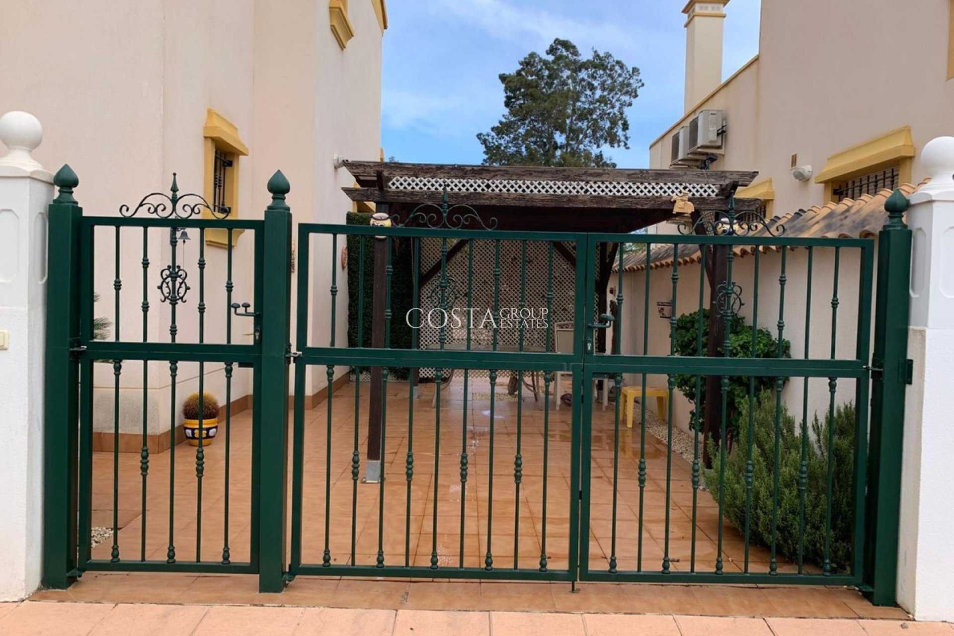 Herverkoop - Villa -
Urbanización El Raso