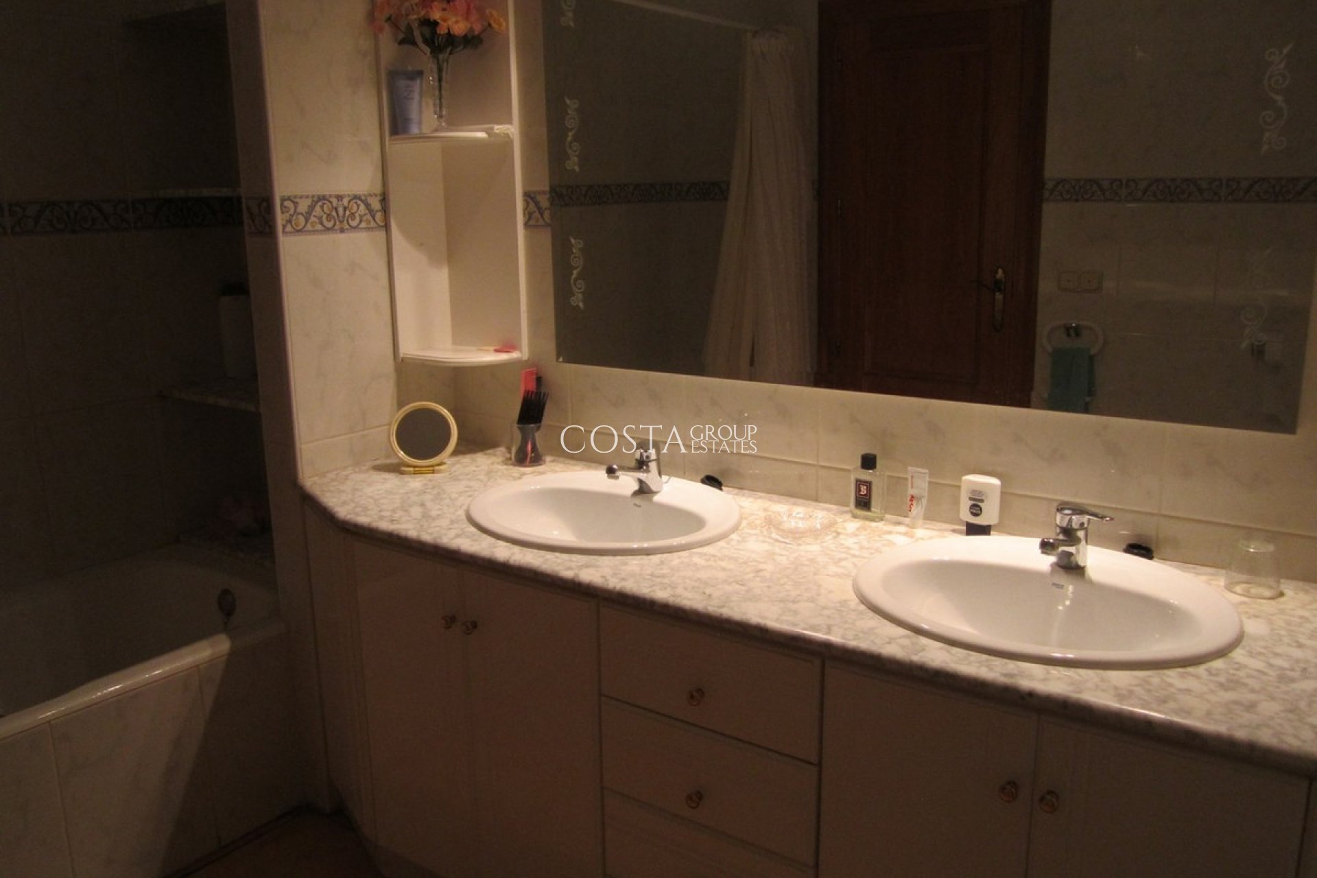 Herverkoop - Villa -
Yecla - Yecla Centro