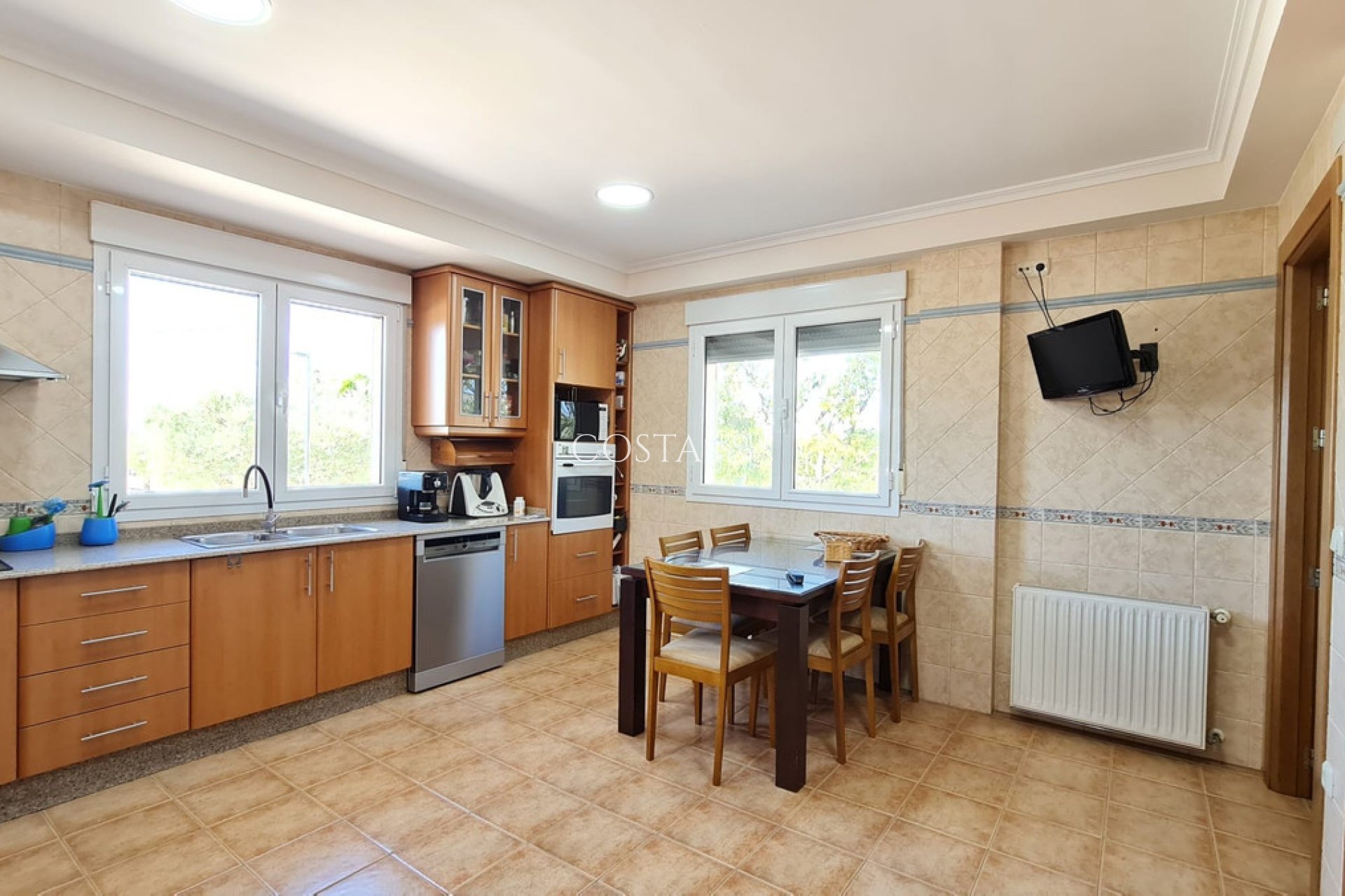 Herverkoop - Villa -
Yecla - Yecla Centro