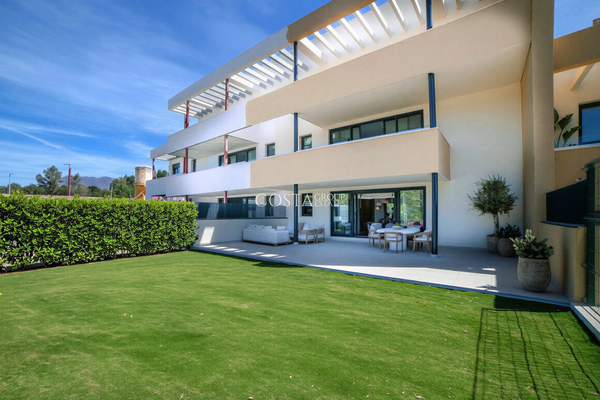 Neue Gebäude - Apartments -
Casares