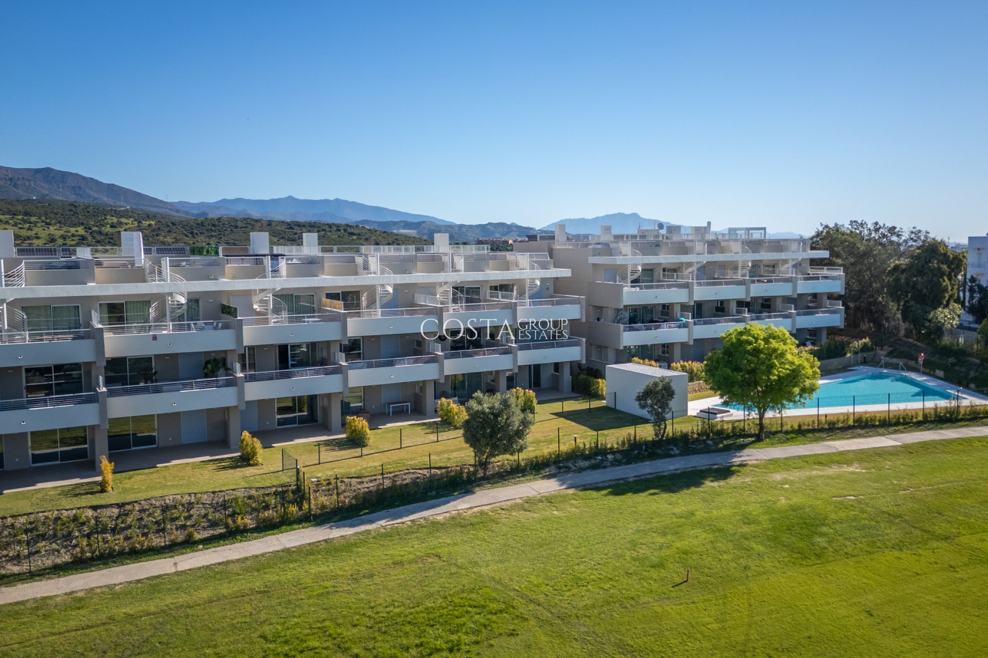 Neue Gebäude - Apartments -
Estepona