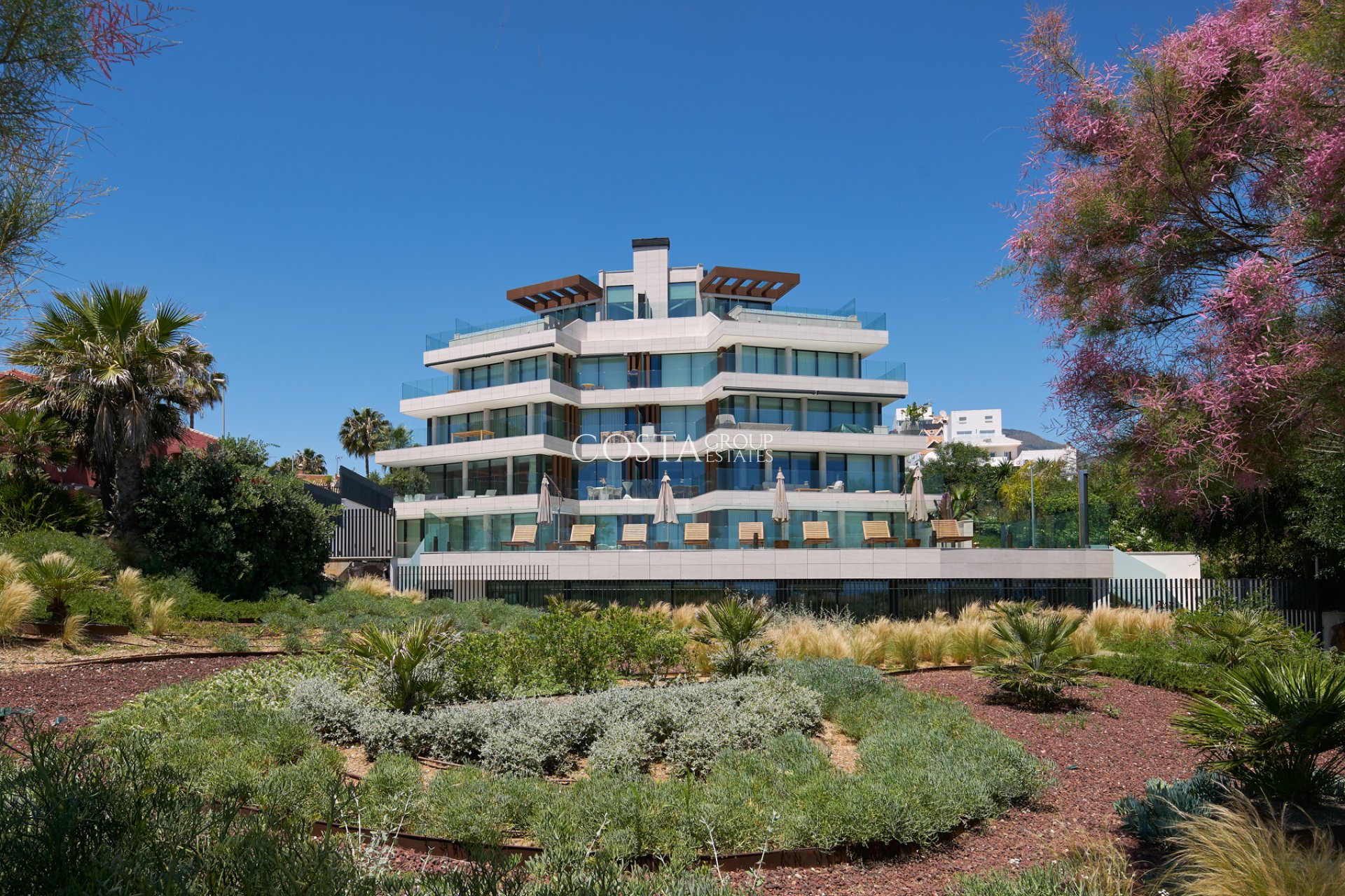 Neue Gebäude - Apartments -
Estepona
