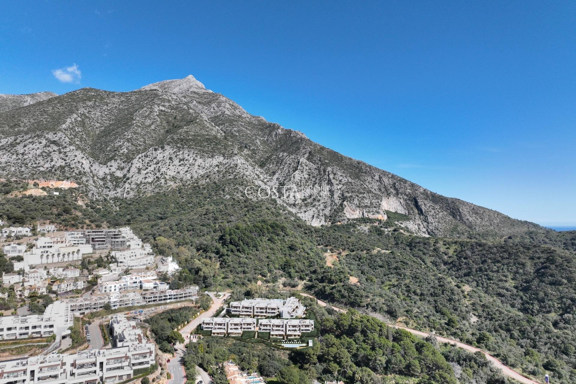 Neue Gebäude - Apartments -
Istán - Urbaniz. Cerros del Lago