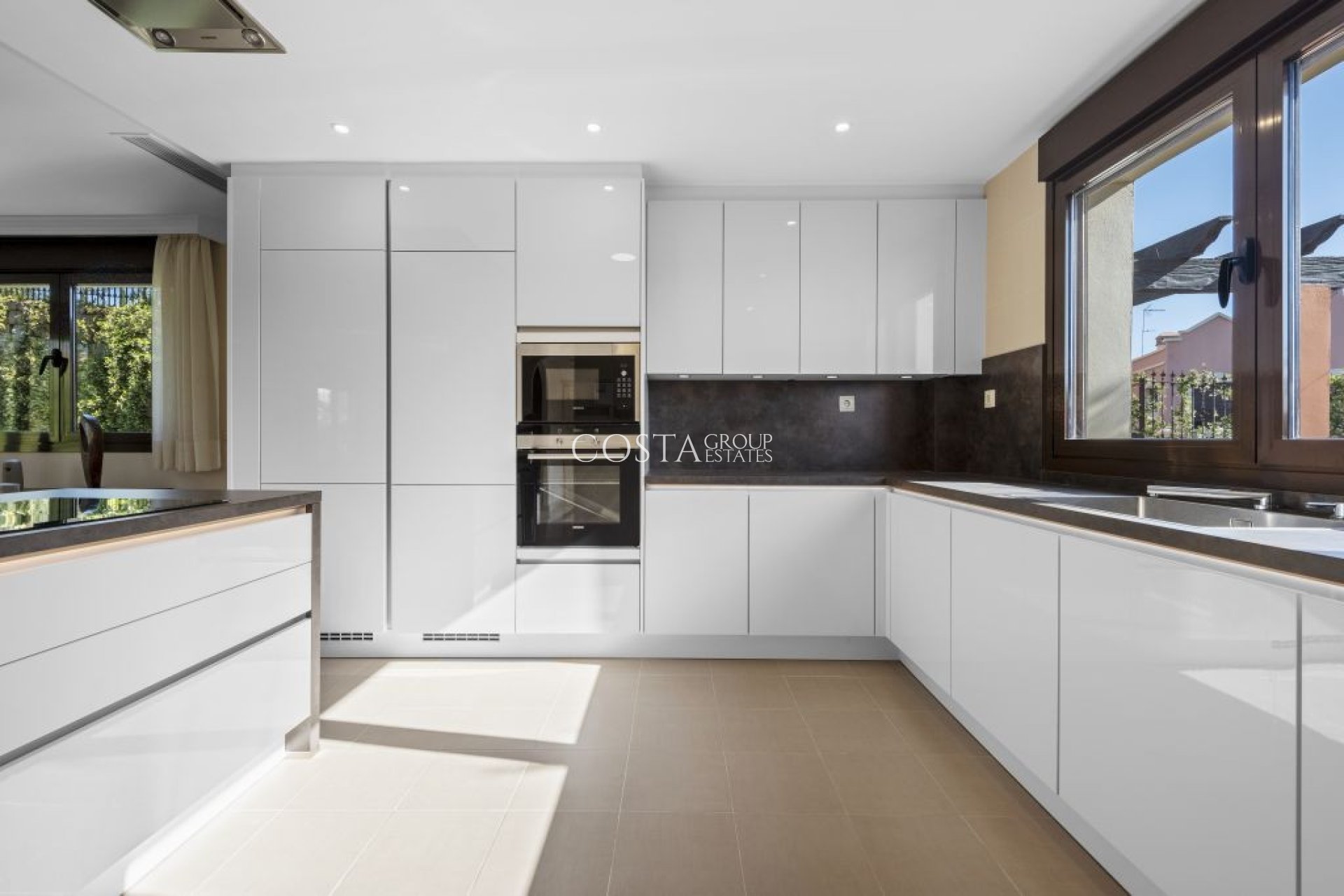 Neue Gebäude - detached -
La Gaspara