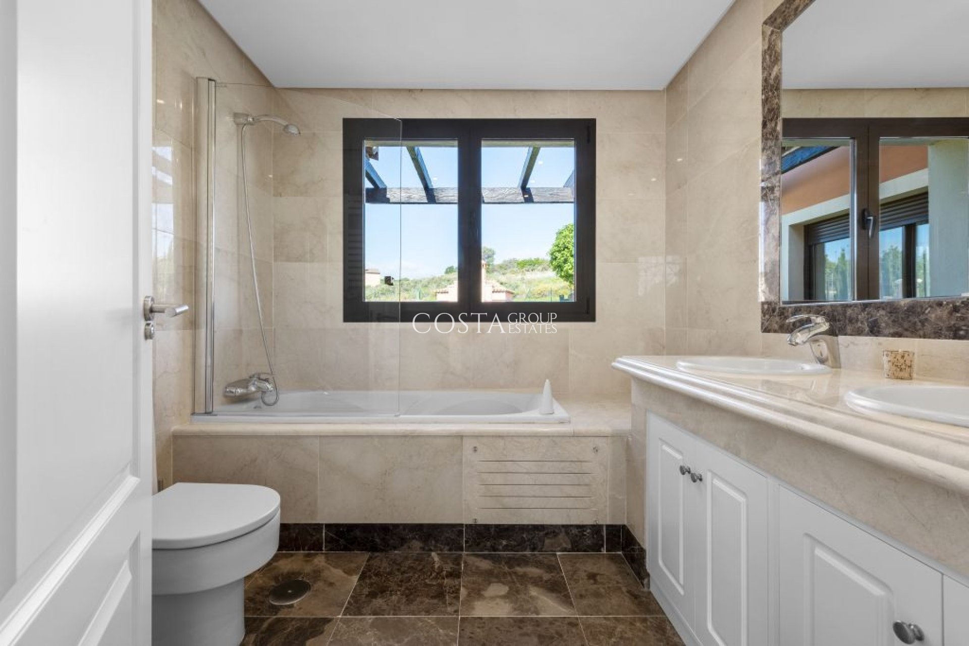 Neue Gebäude - detached -
La Gaspara