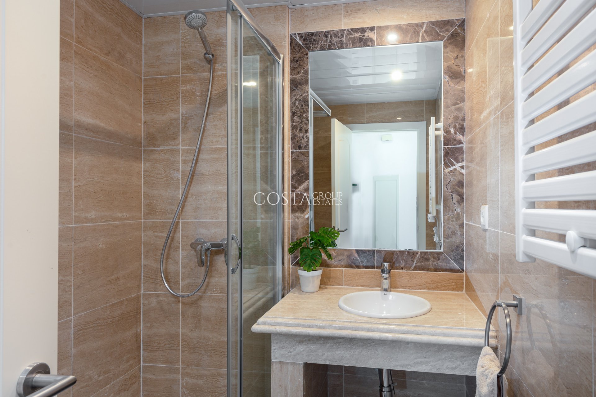 Neue Gebäude - detached -
La Gaspara